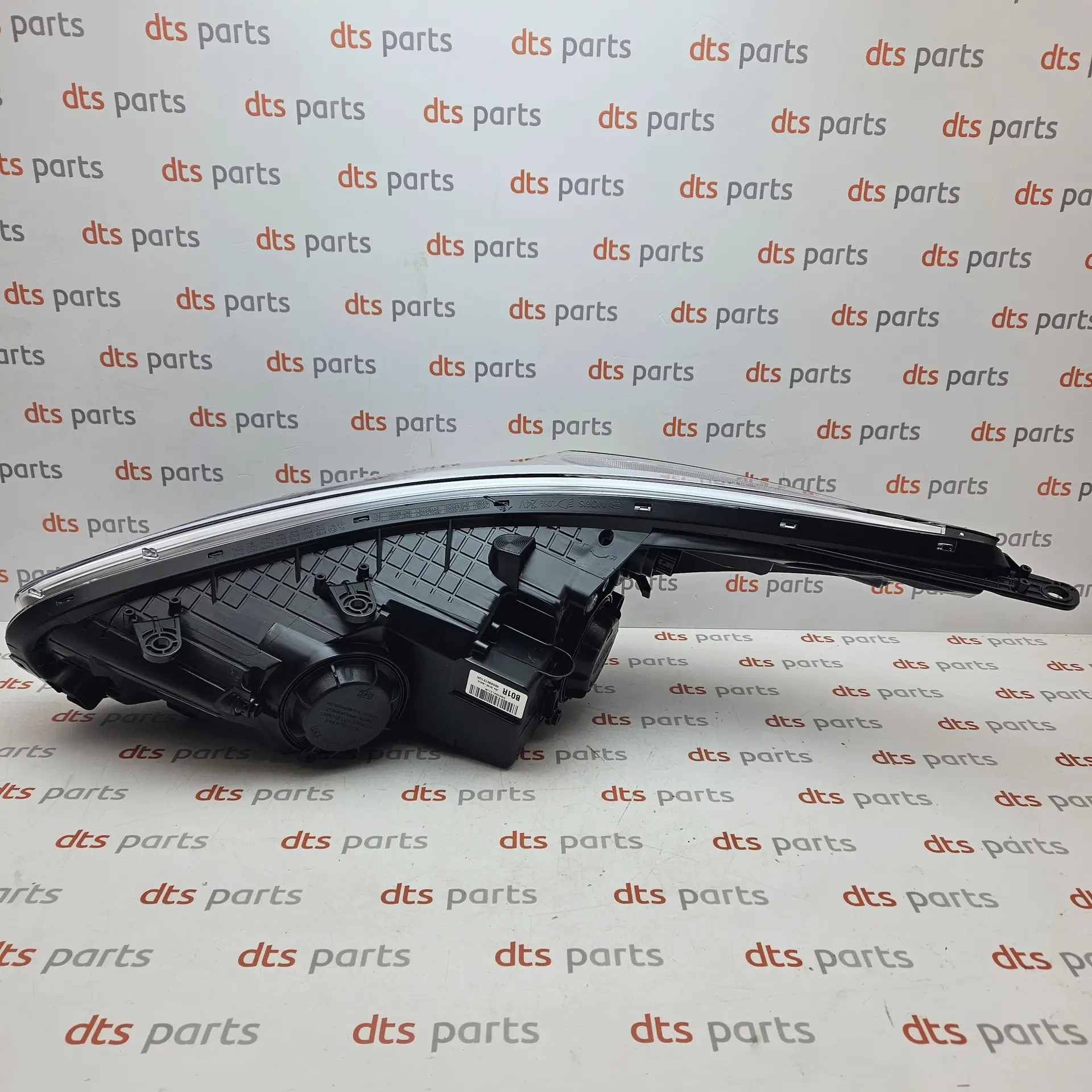 OEM Kia 92102A2010 – Front right headlight