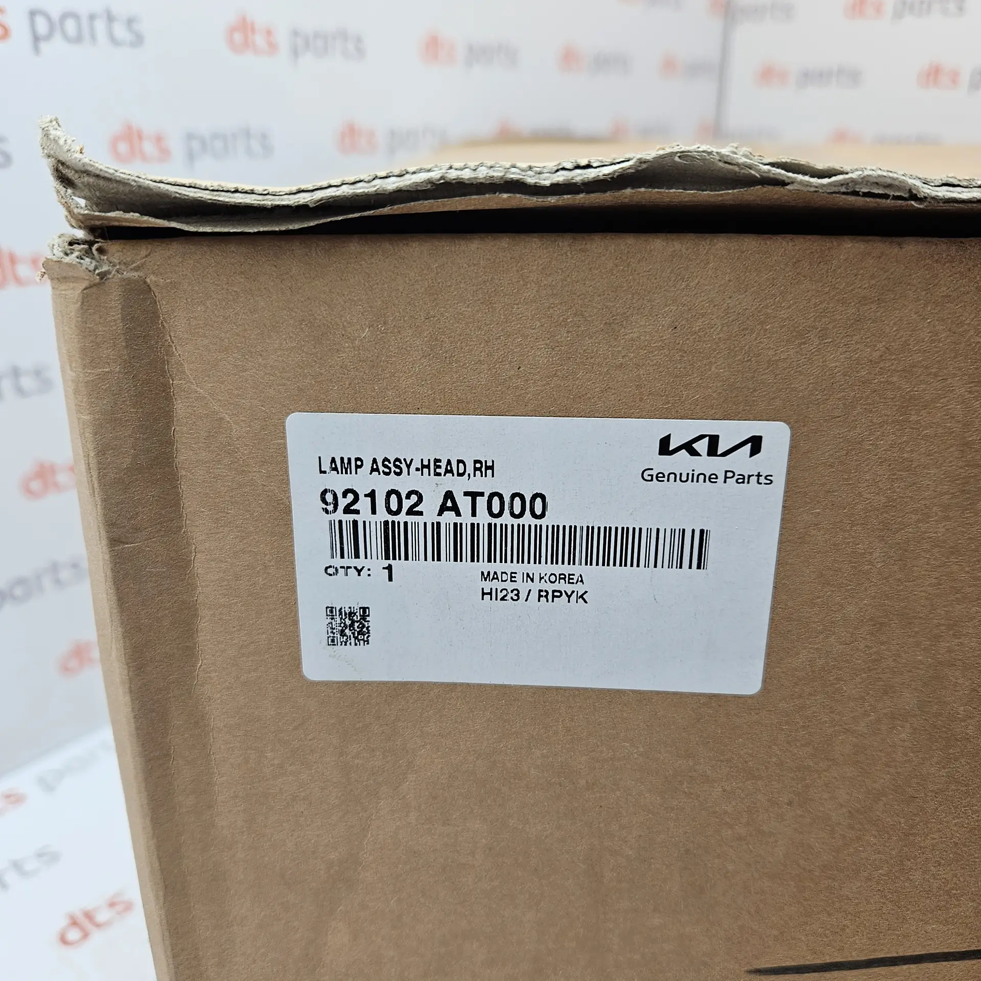 OEM Kia 92102AT000 – Front main headlamp