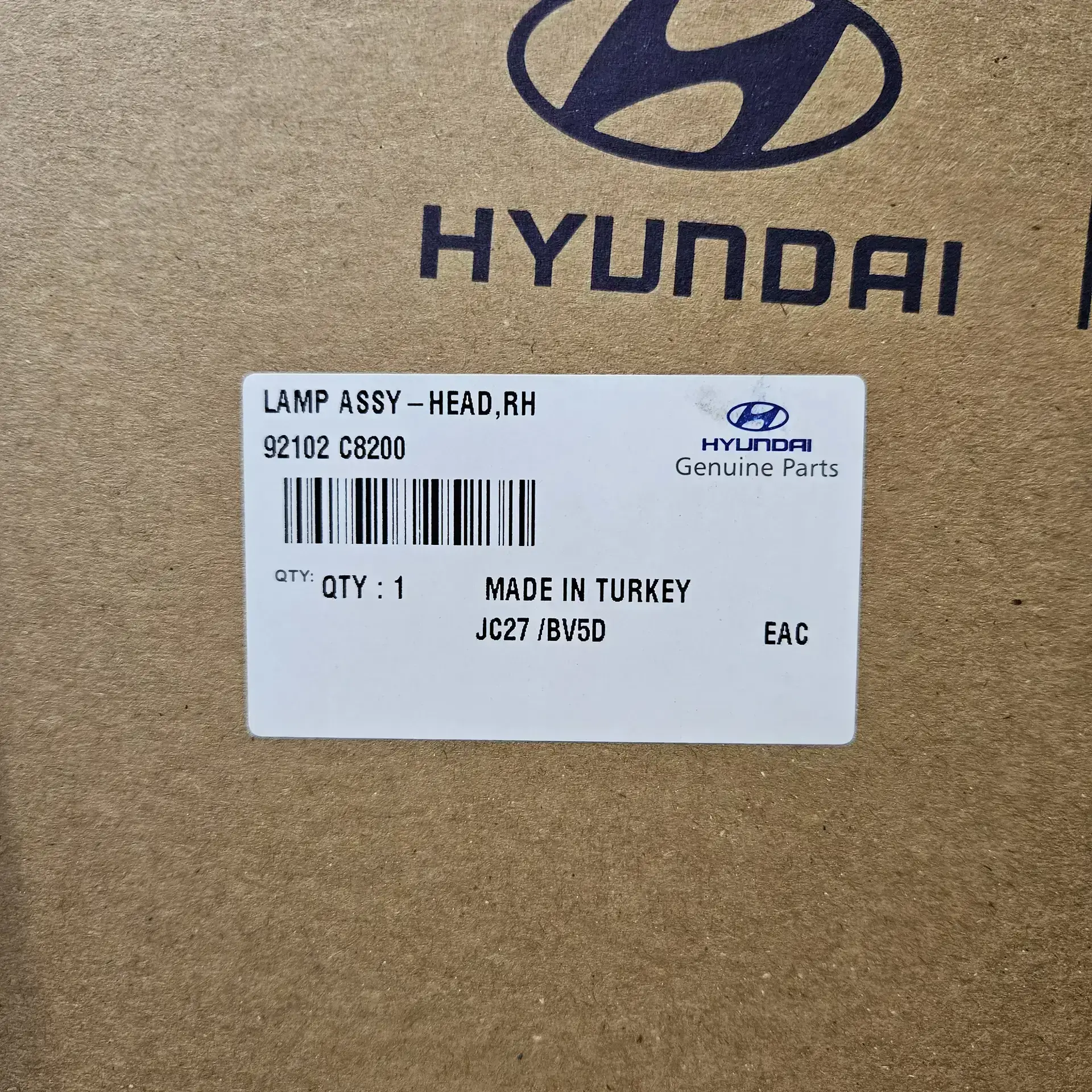 OEM Hyundai 92102C8200 – Front right LED headlight