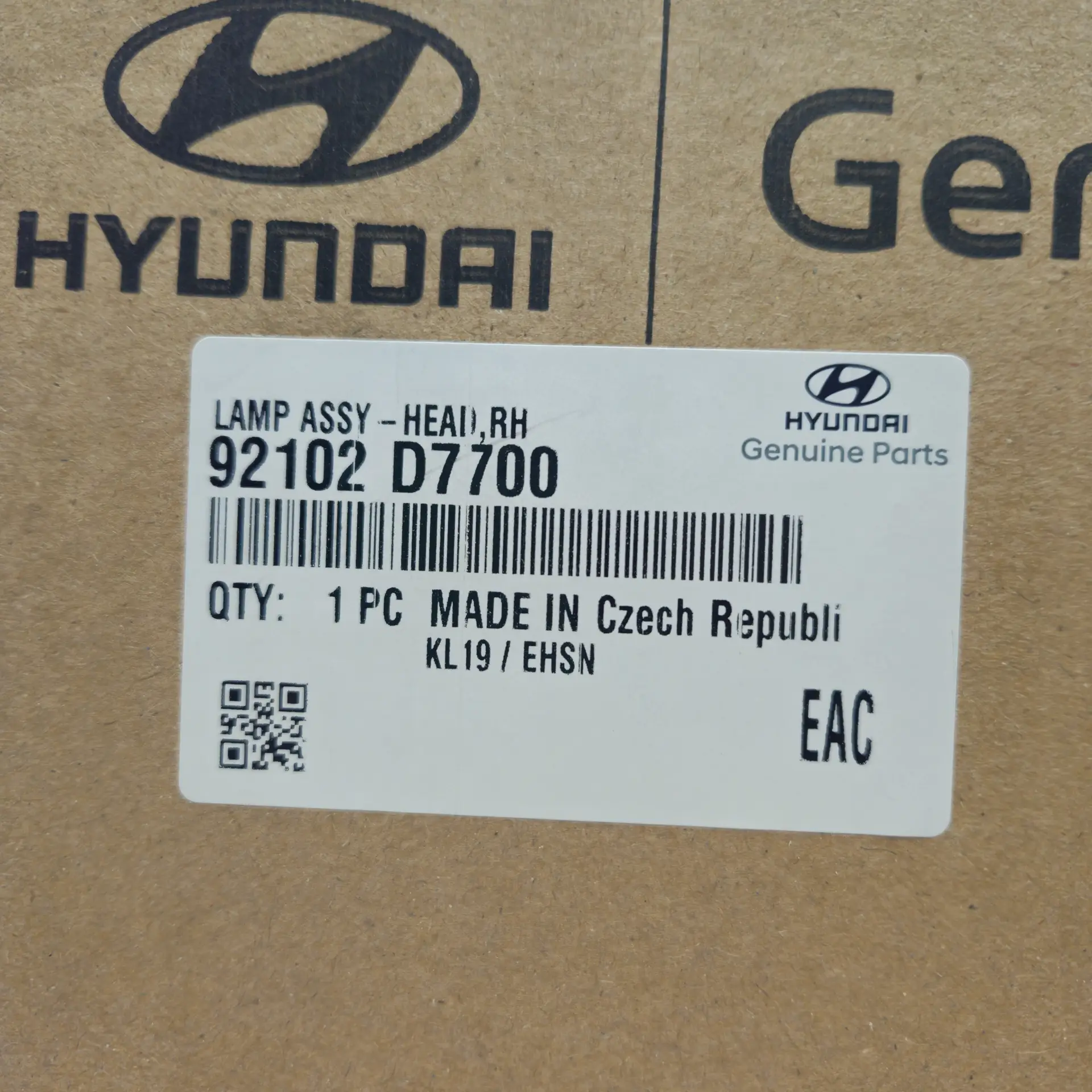 OEM Kia 92102D7700 – Front right headlight