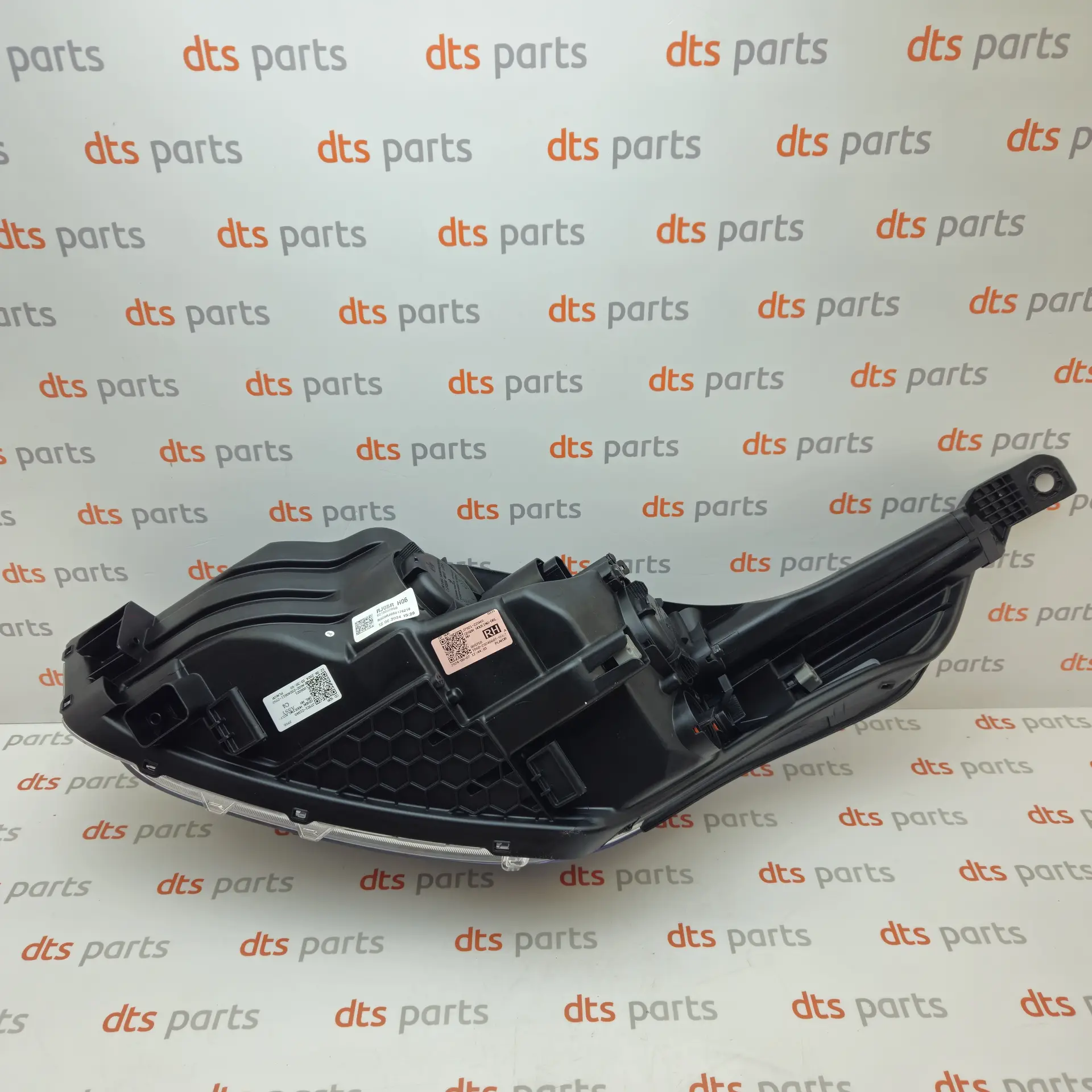 OEM Kia 92102J7050 – Front right LED headlight