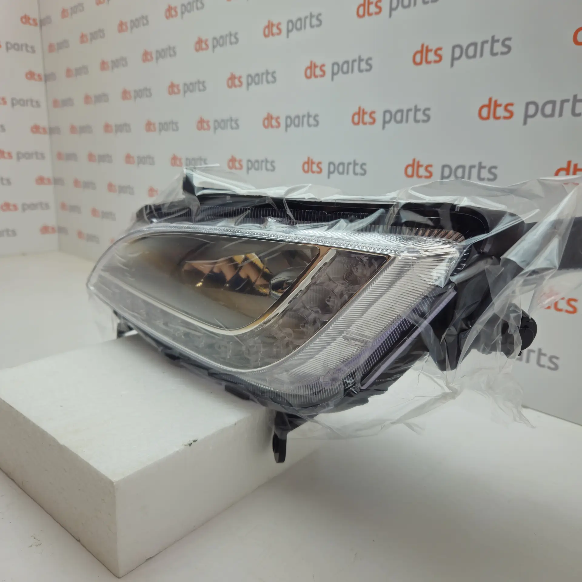 OEM Hyundai 92201A6110 – Front left LED fog light