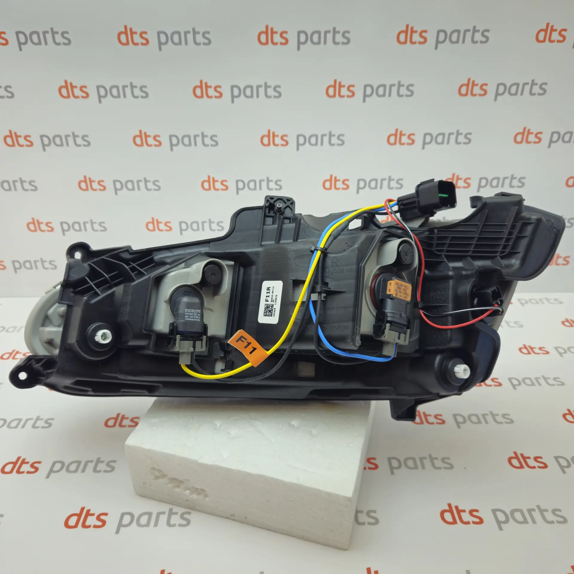 OEM Hyundai 922022W110 – Front right fog light