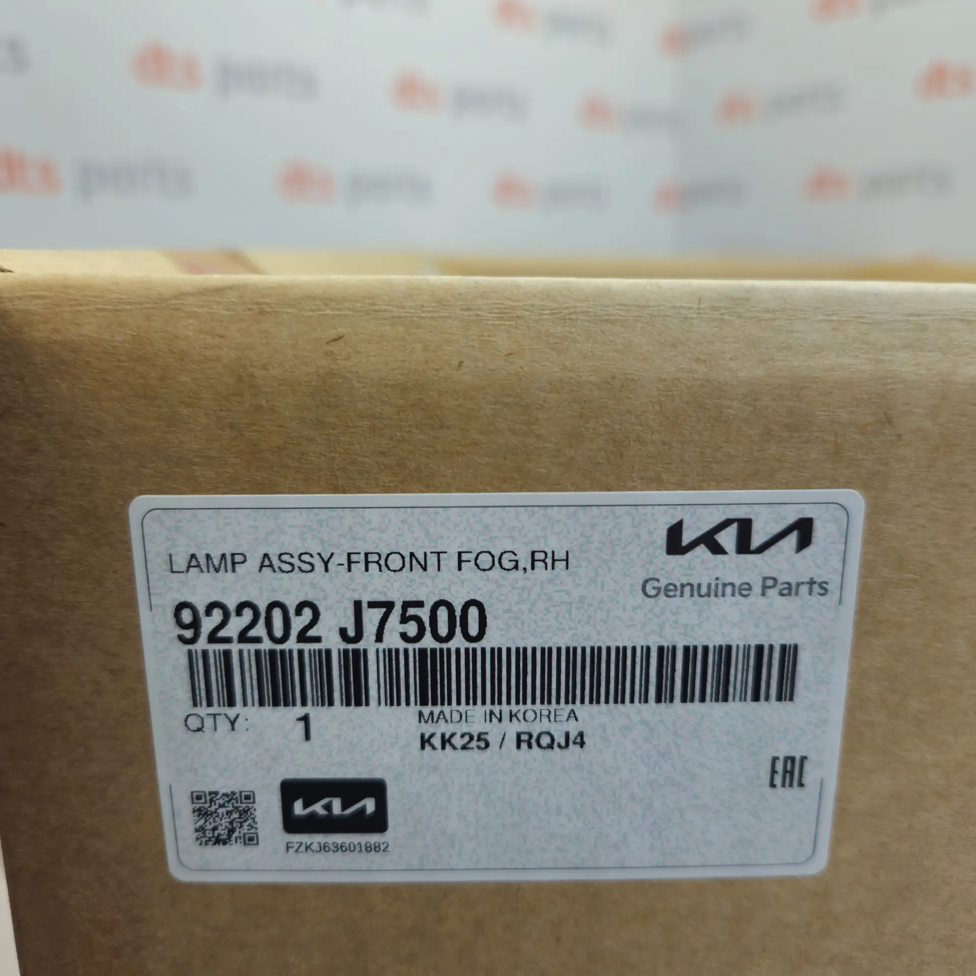 OEM Kia 92202J7500 – Front right fog light
