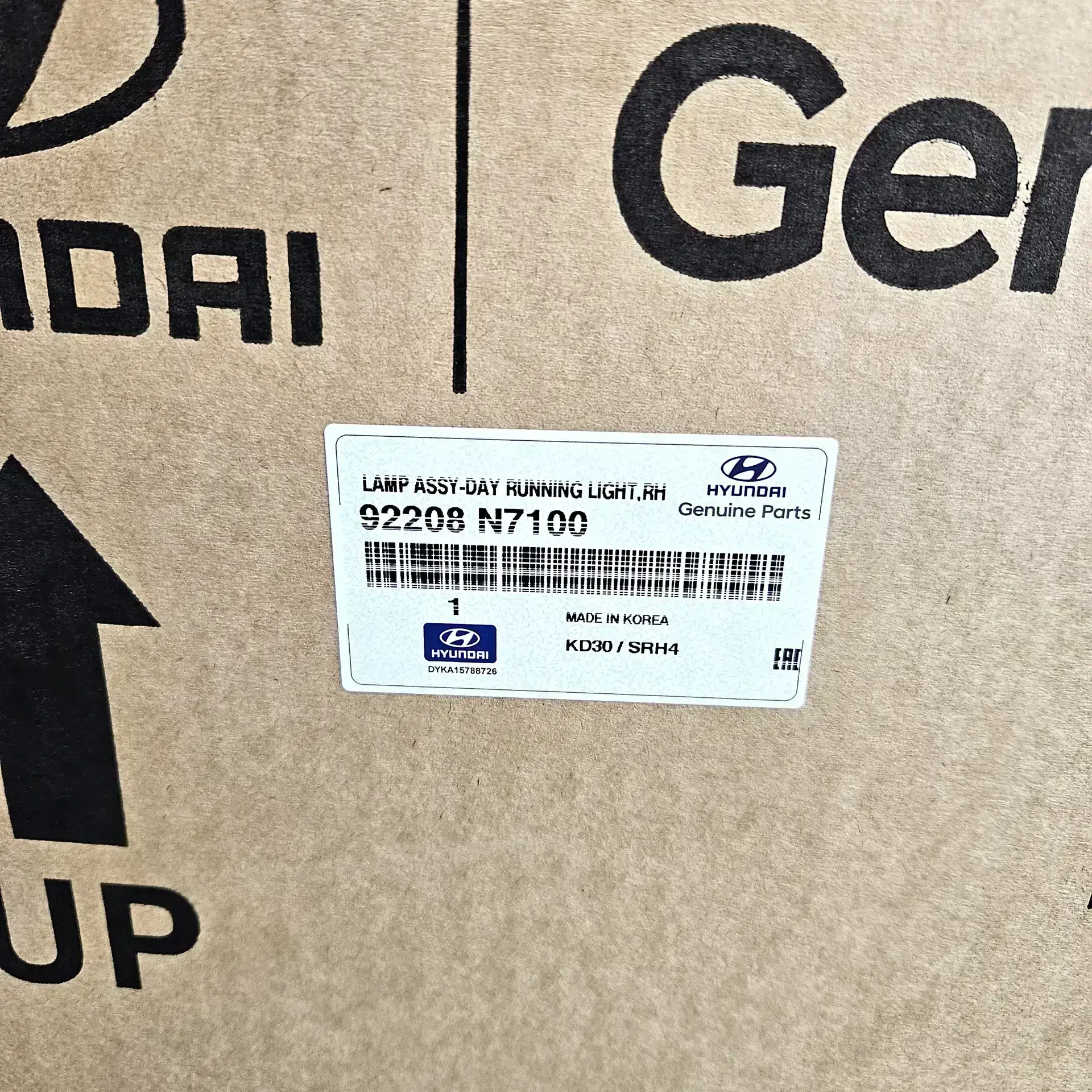 OEM Hyundai 92208N7100 – Front right day running light