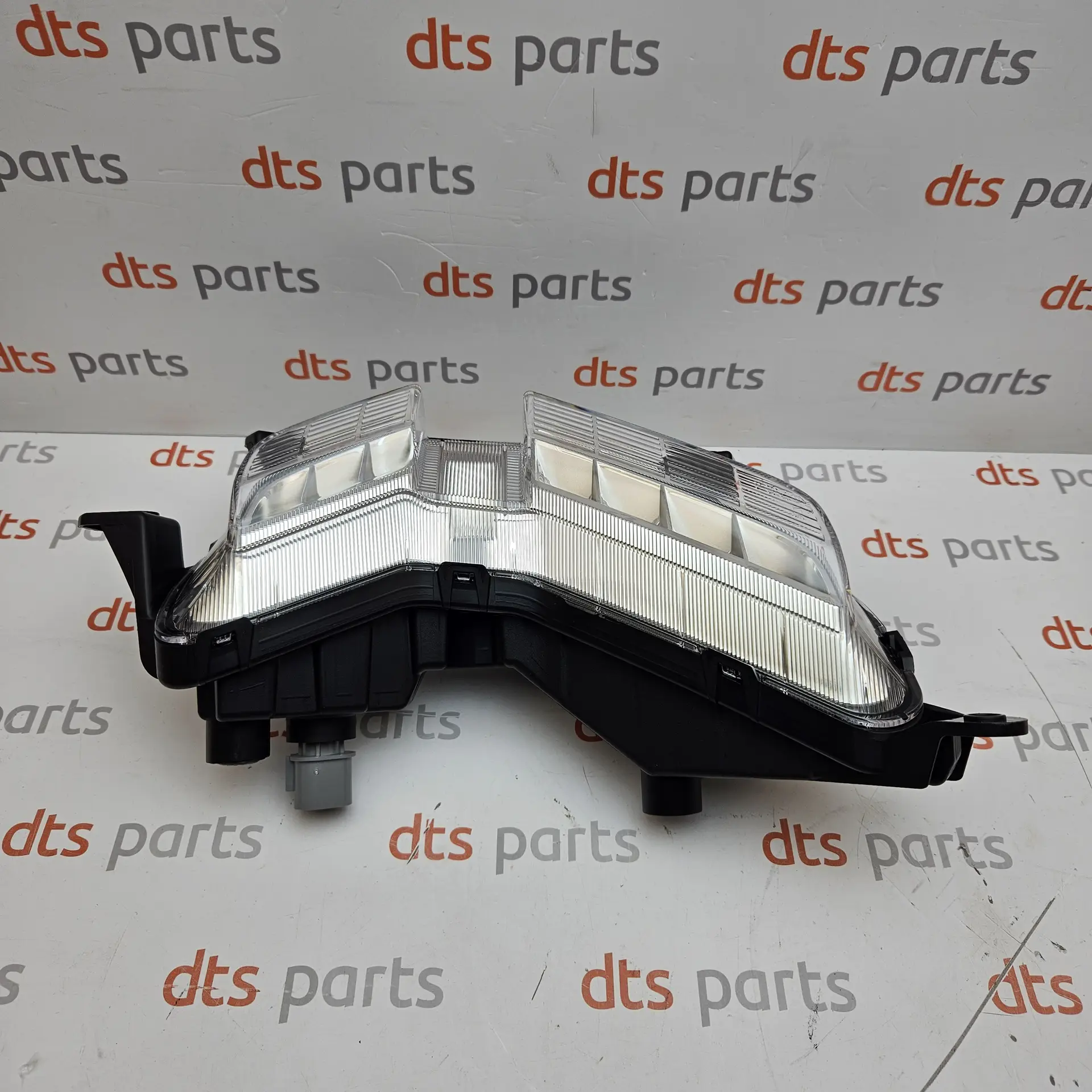 OEM Hyundai 92208Q4000 – Right daytime running light
