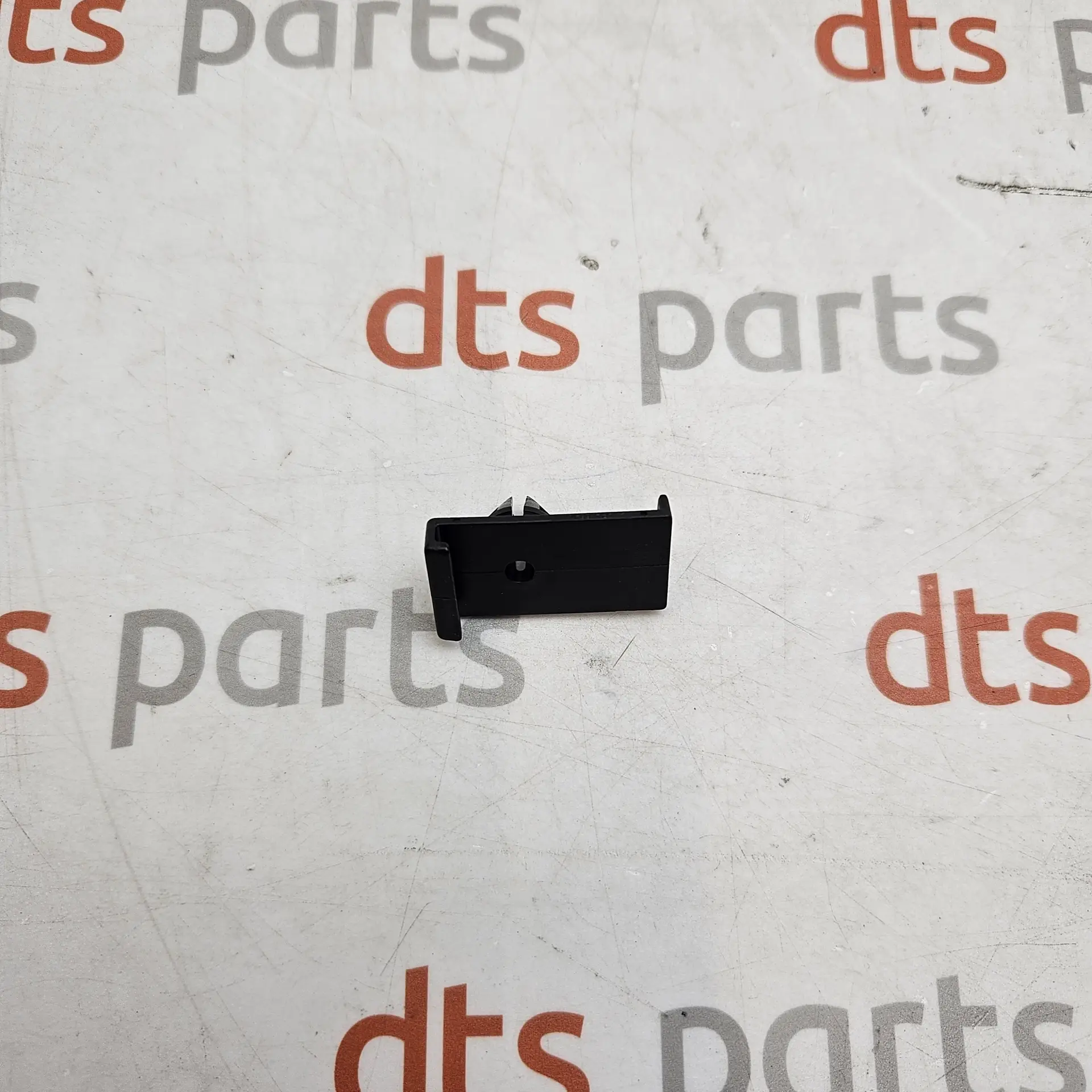 OEM PSA 922752 – Body exterior trim panel fast-on plastic retaining clip