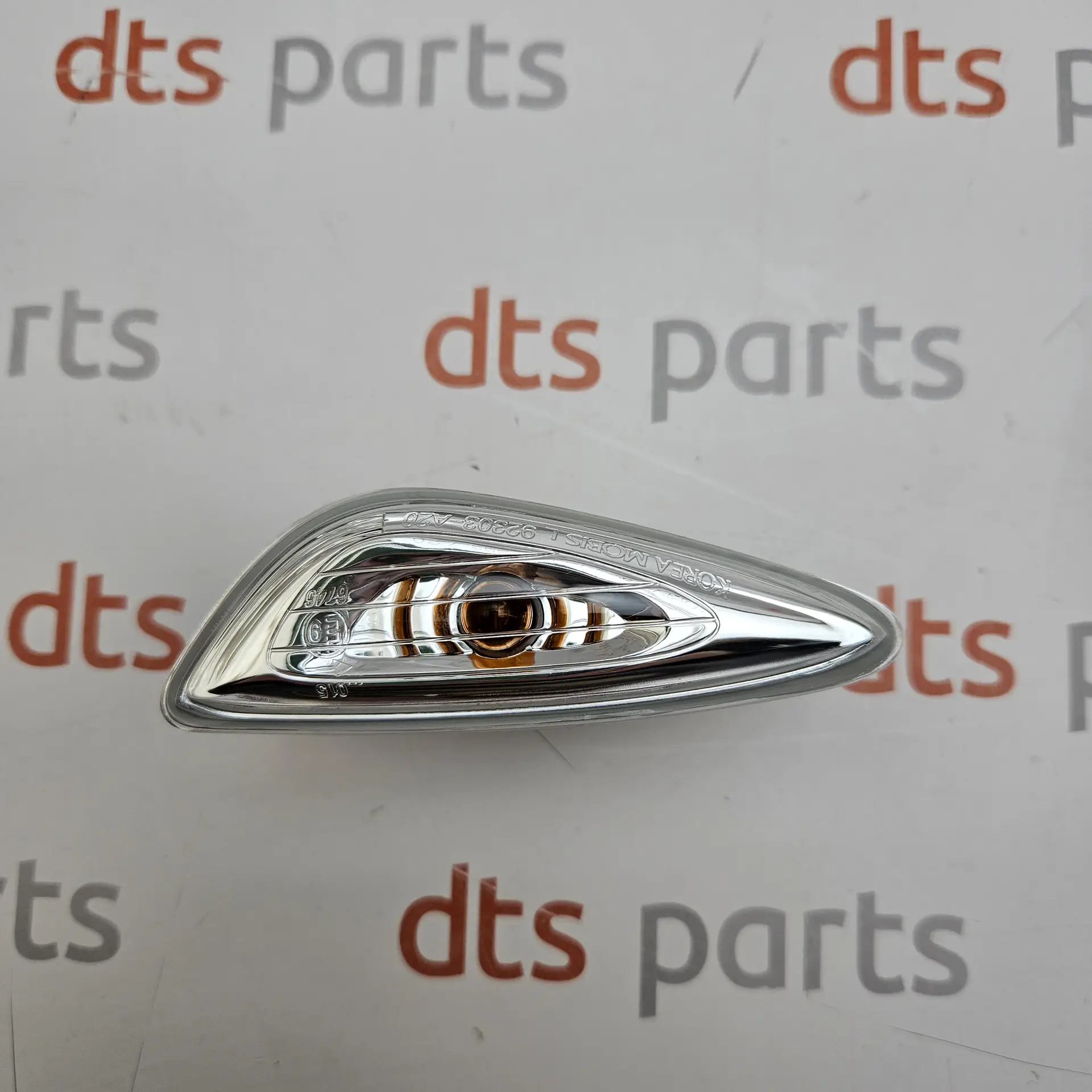 OEM Hyundai 92303A2000 – Indicator lamp