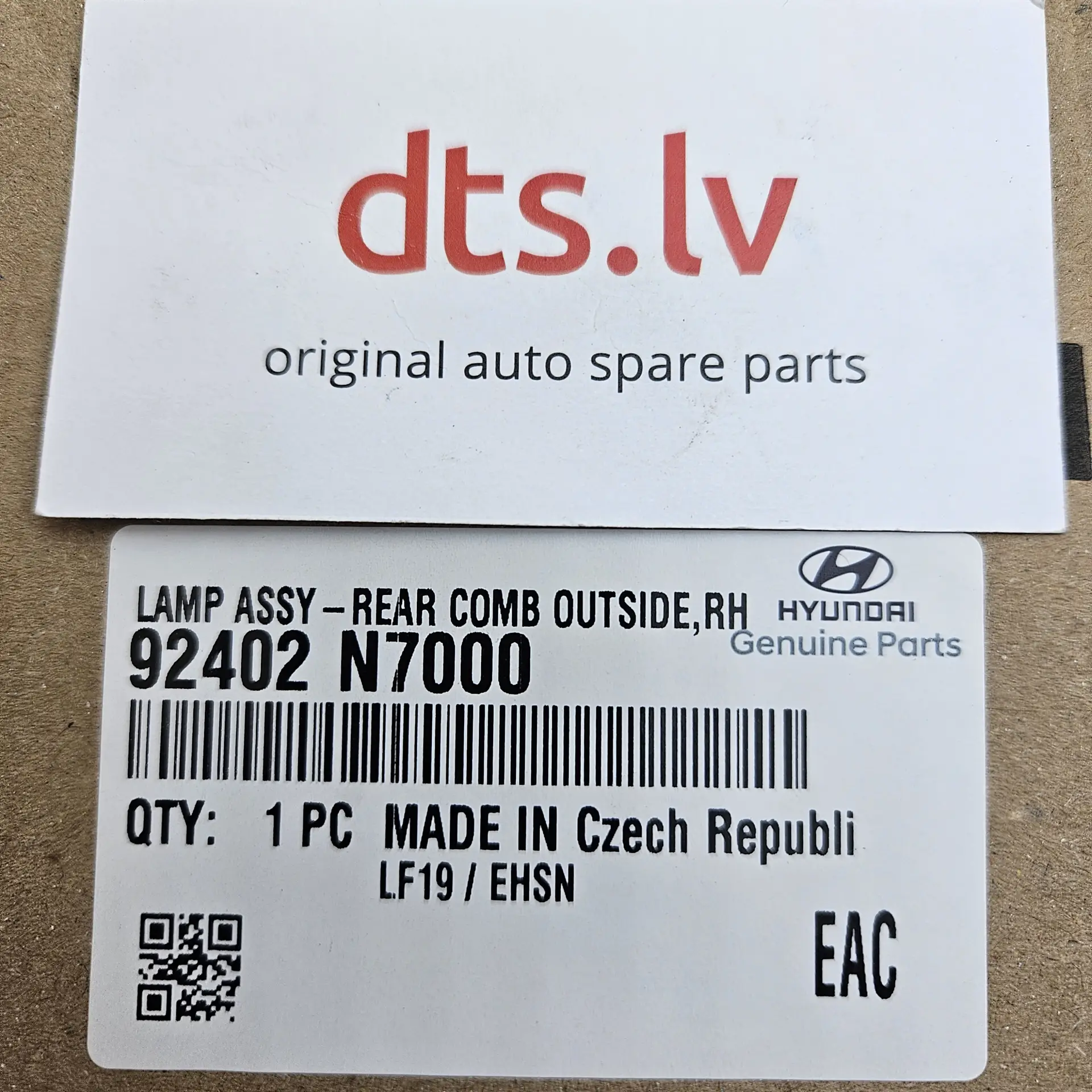 OEM Hyundai 92402N7000 – Outer rear right tail light assembly