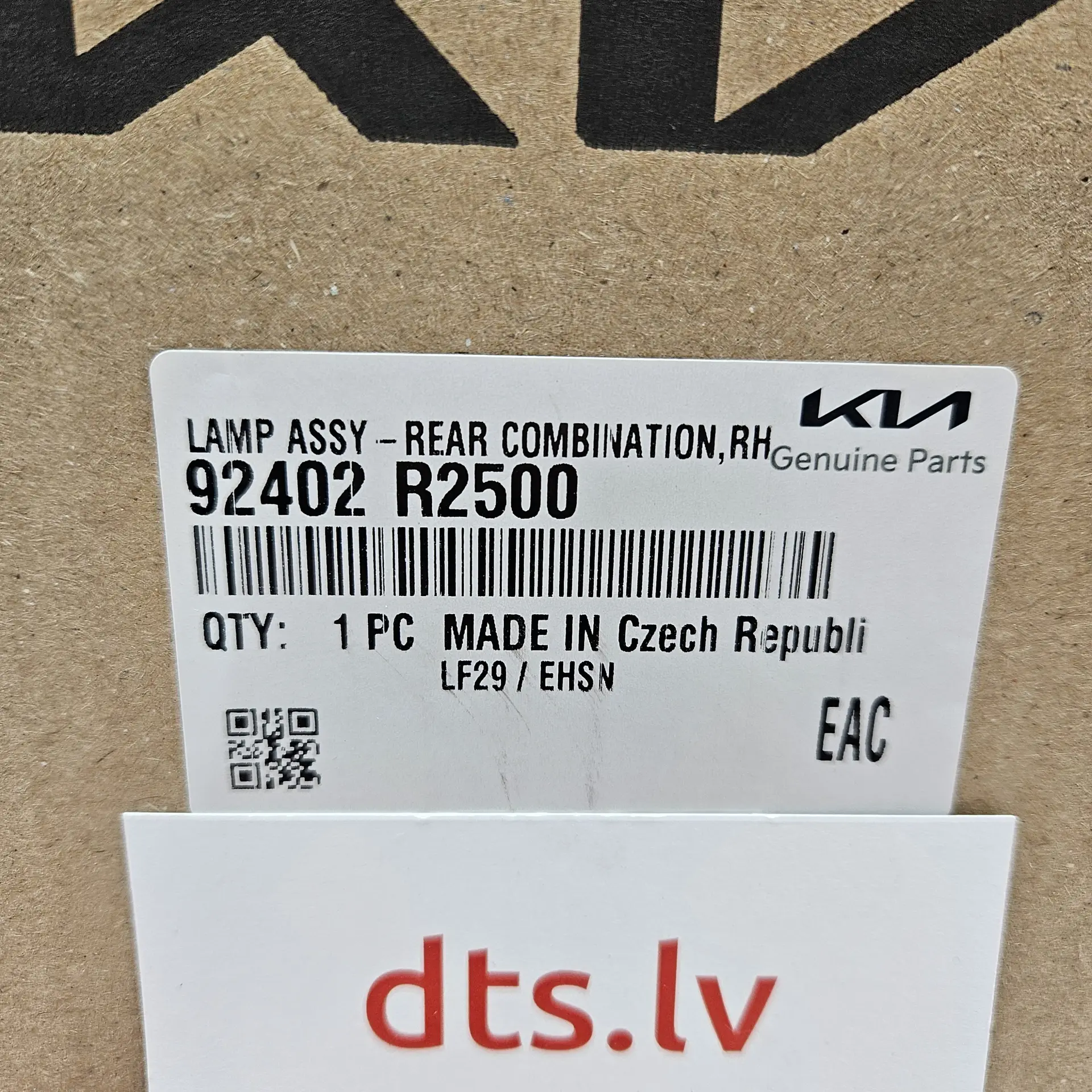 OEM Kia 92402R2500 – Outer rear combination tail light assembly
