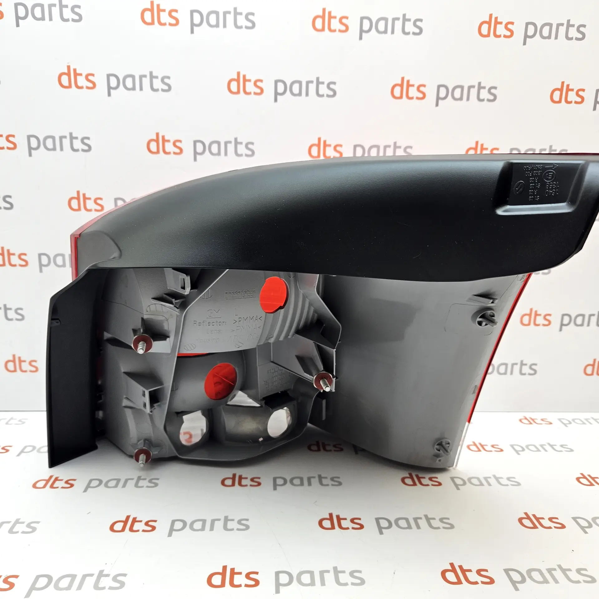 OEM GM 93177990 – Left taillight