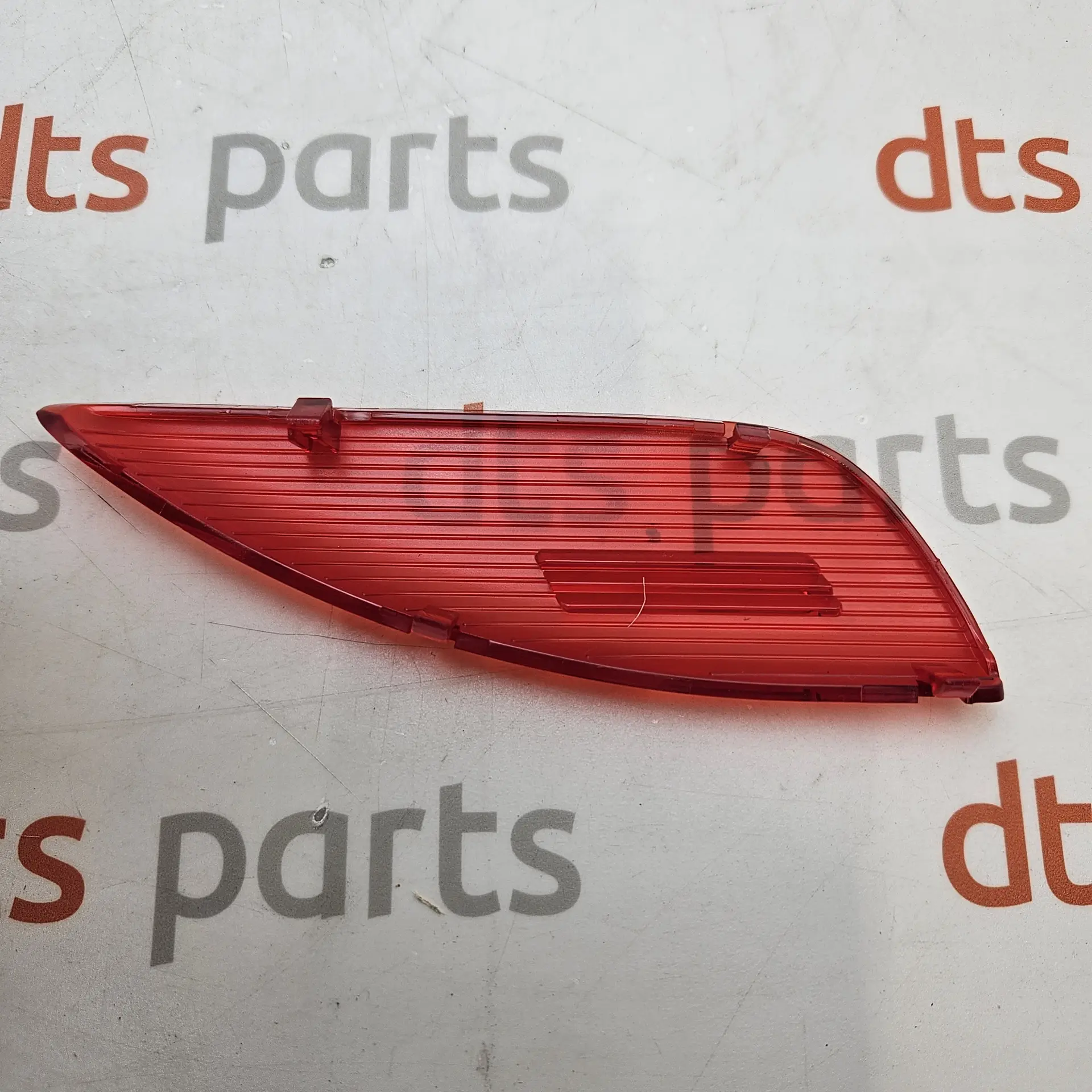 OEM Subaru 94256AG120 – Front right courtesy lamp lens