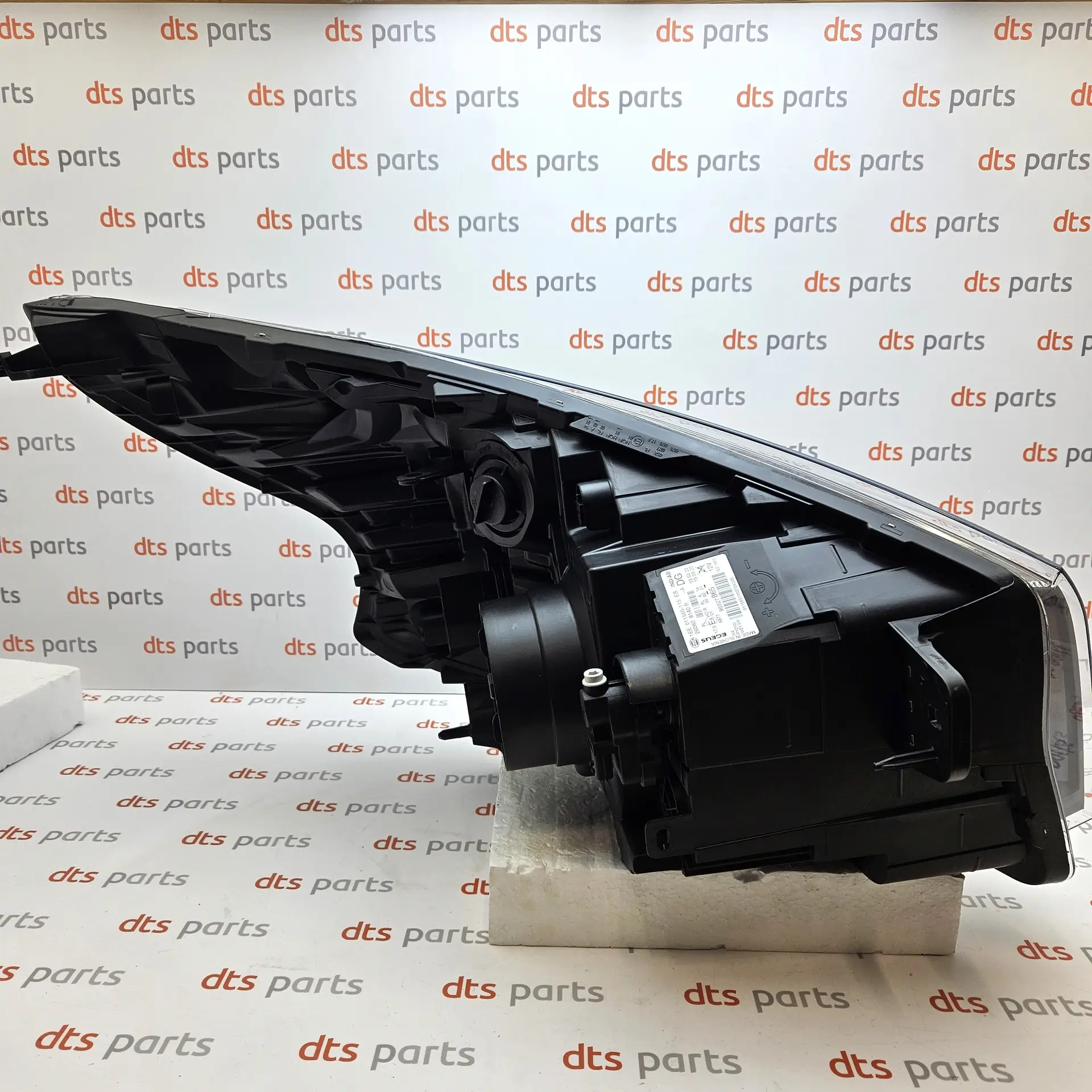 OEM PSA 95527865 – Left headlight
