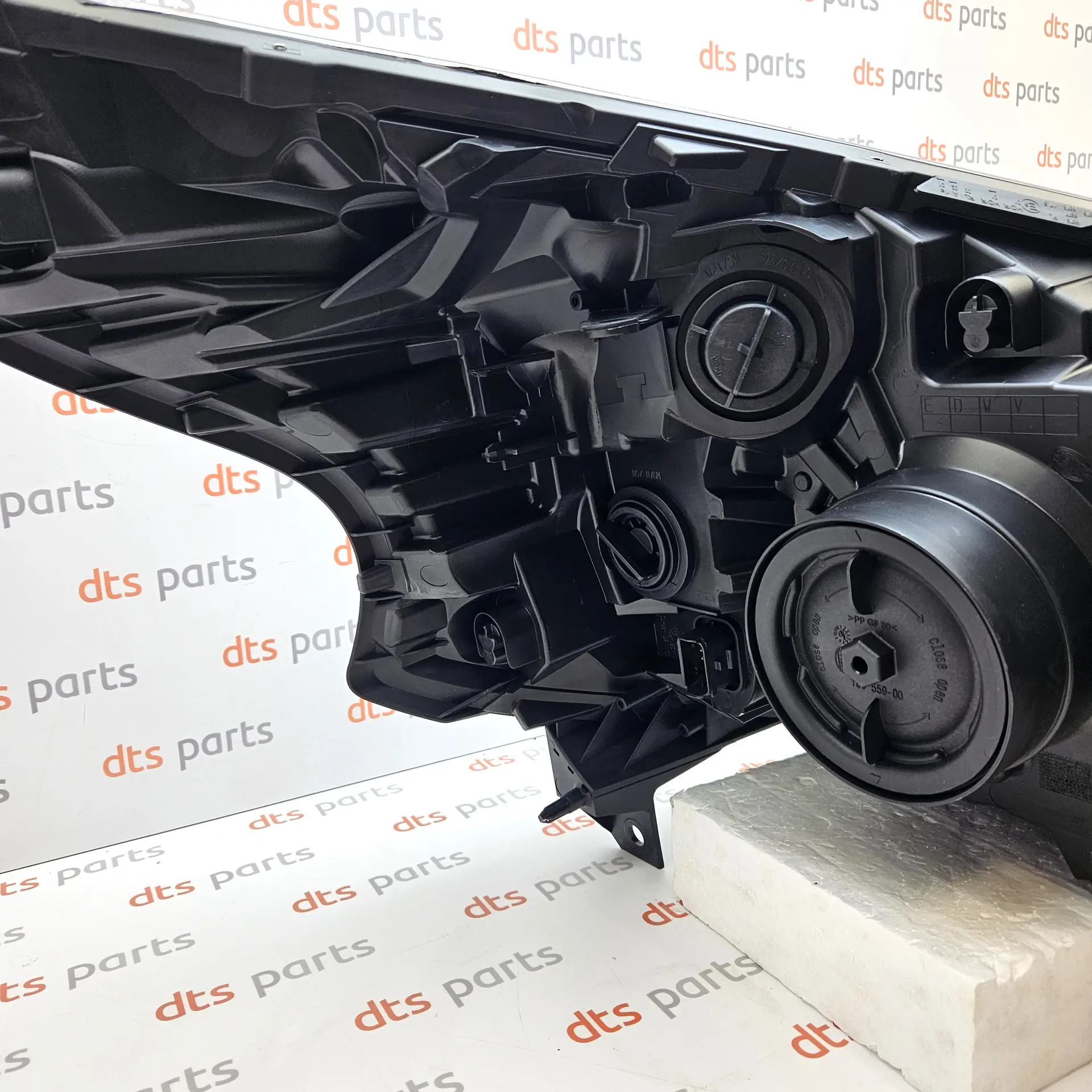 OEM PSA 95527865 – Left headlight
