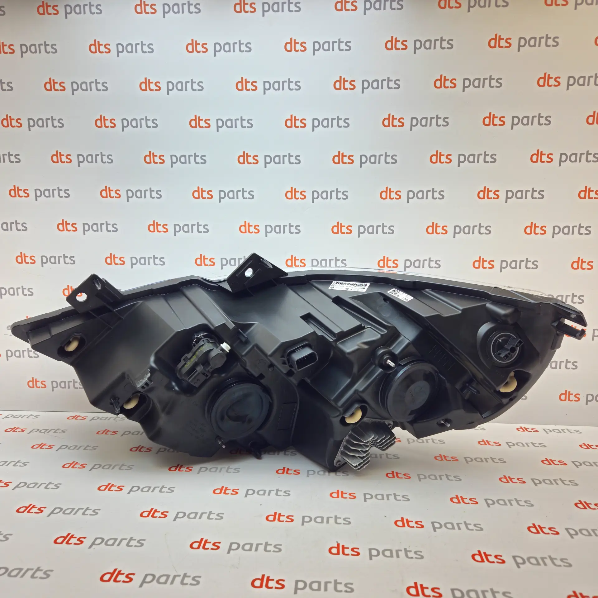 OEM Opel 95529360 – Front right headlight