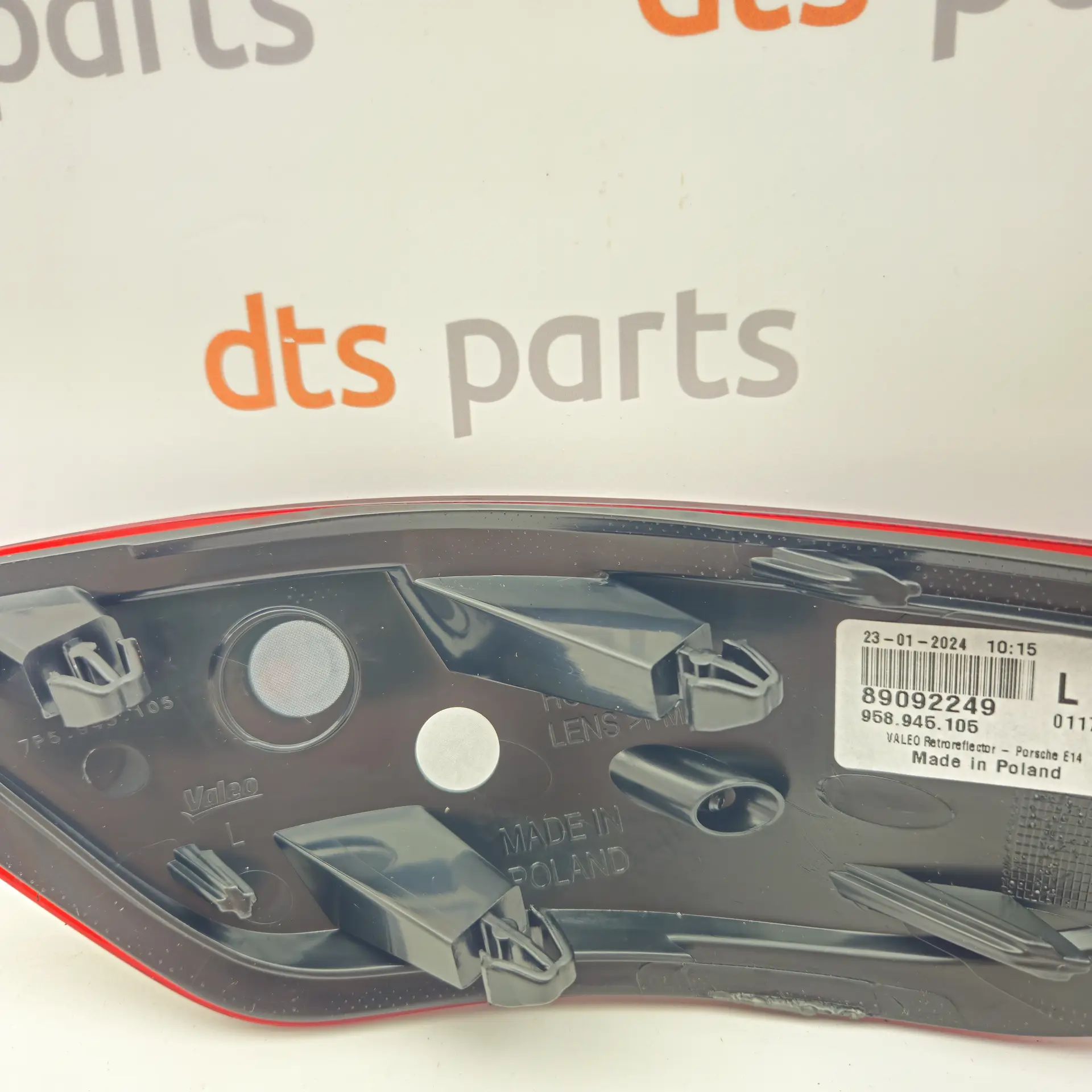 OEM Porsche 958945105 – Rear light reflector
