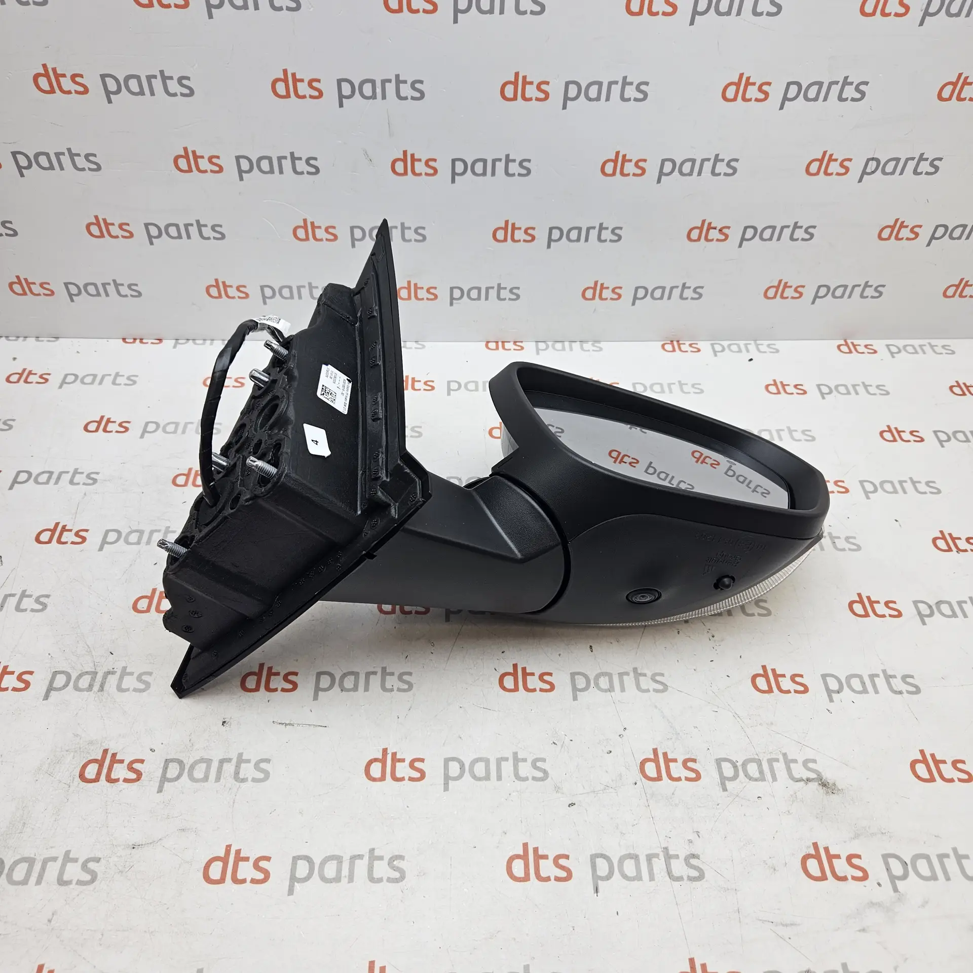 OEM Dacia 963013801R – Left side exterior wing mirror assembly with integrated indicator