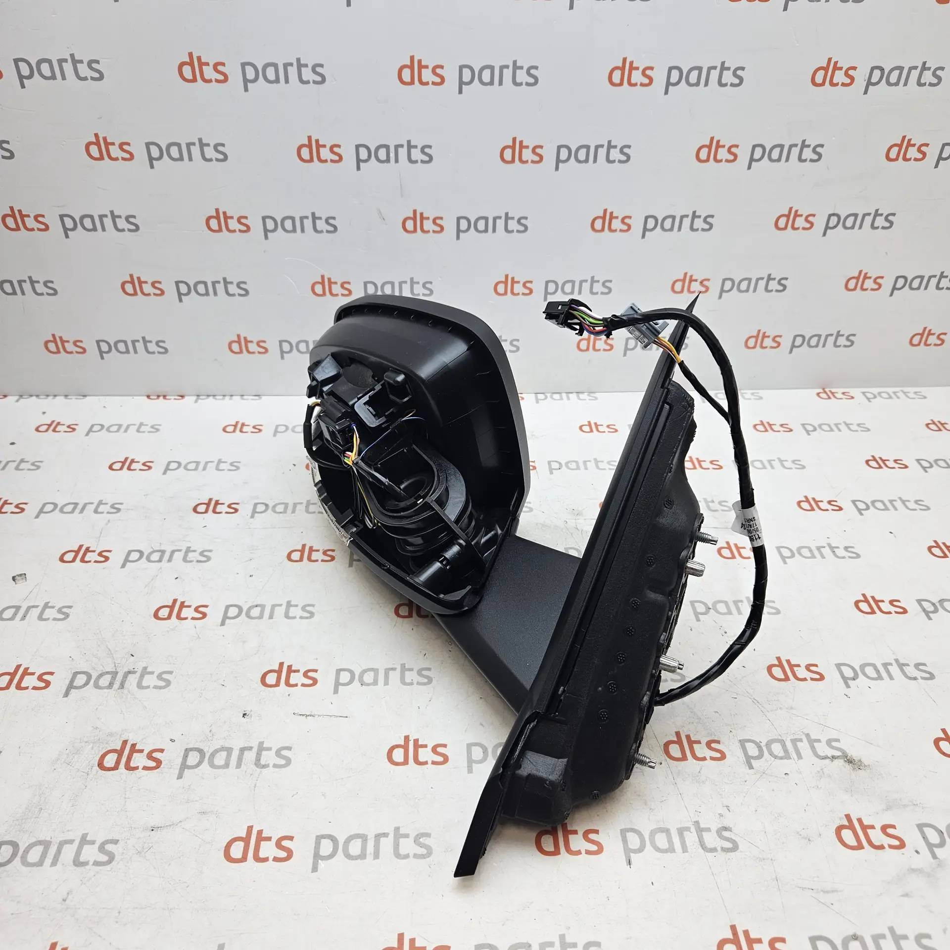 OEM Dacia 963013801R – Left side exterior wing mirror assembly with integrated indicator