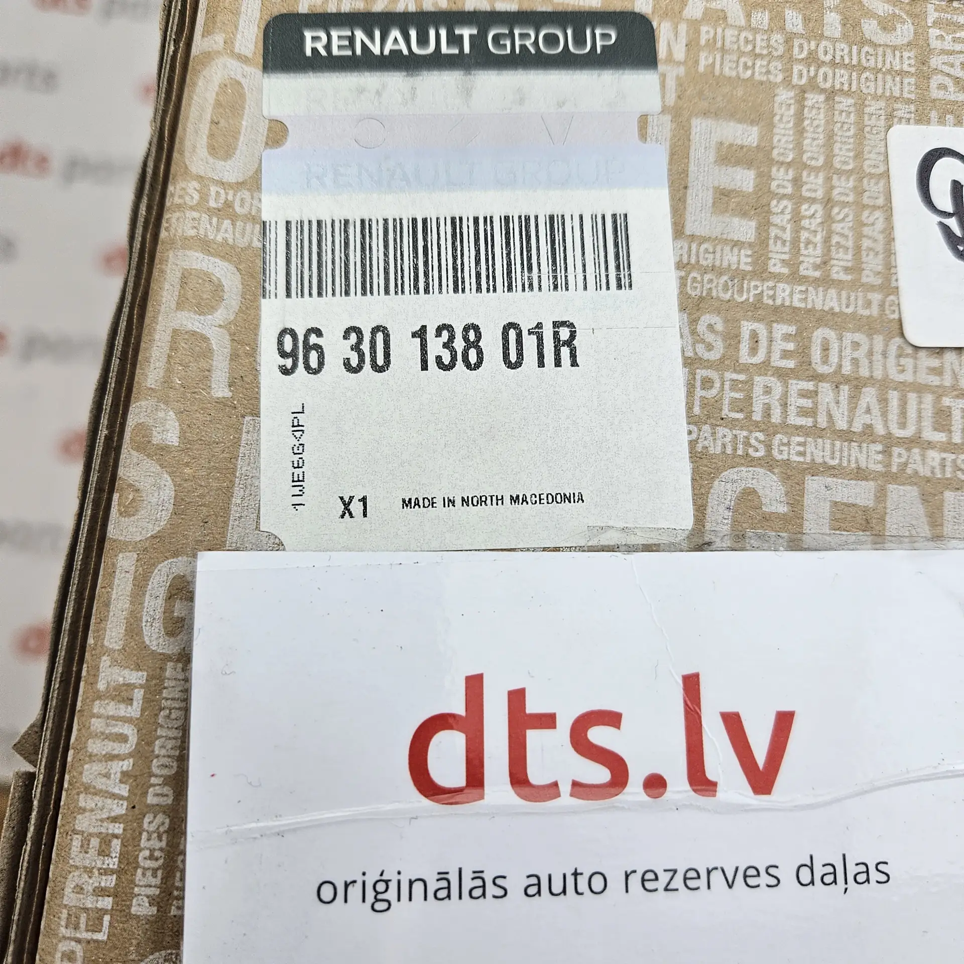 OEM Dacia 963013801R – Left side exterior wing mirror assembly with integrated indicator