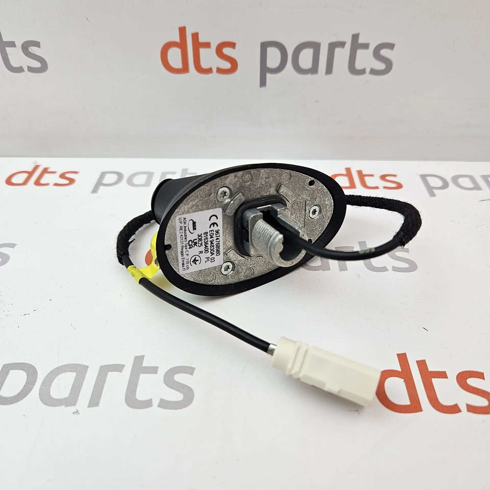 OEM PSA 9674768980 – Roof antenna base