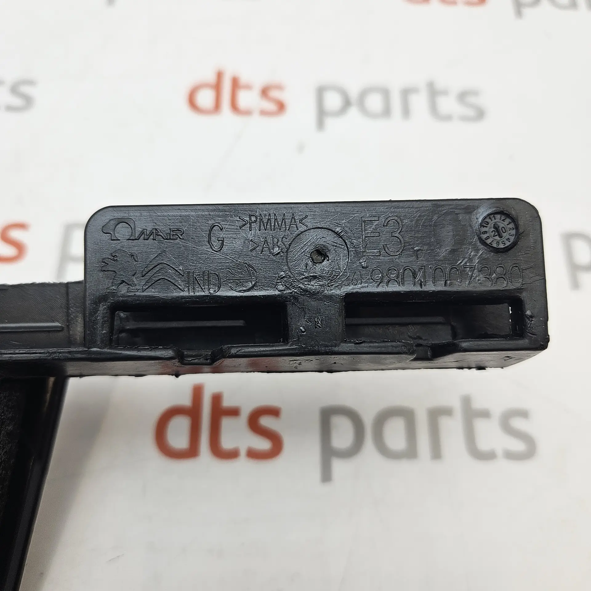 OEM PSA 9801007380 – Front door panel part