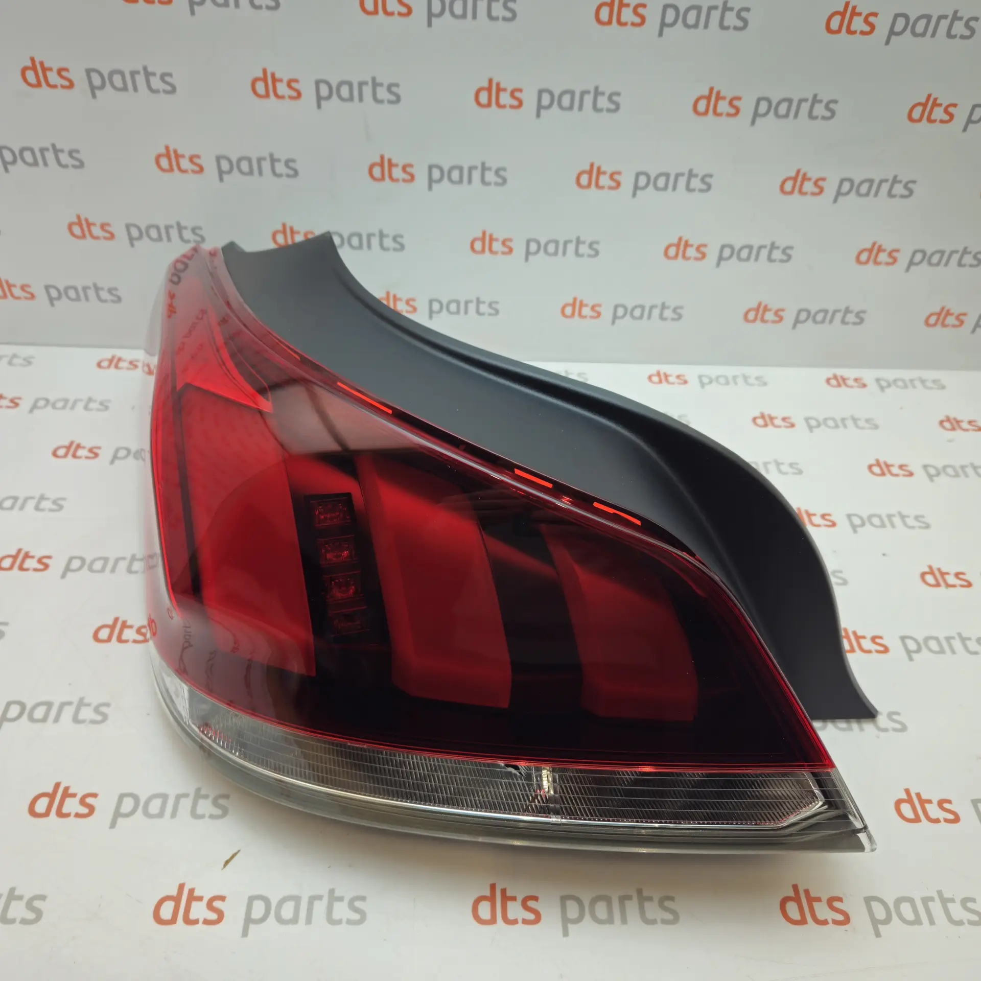 OEM Peugeot 9807242780 – Rear left LED taillight