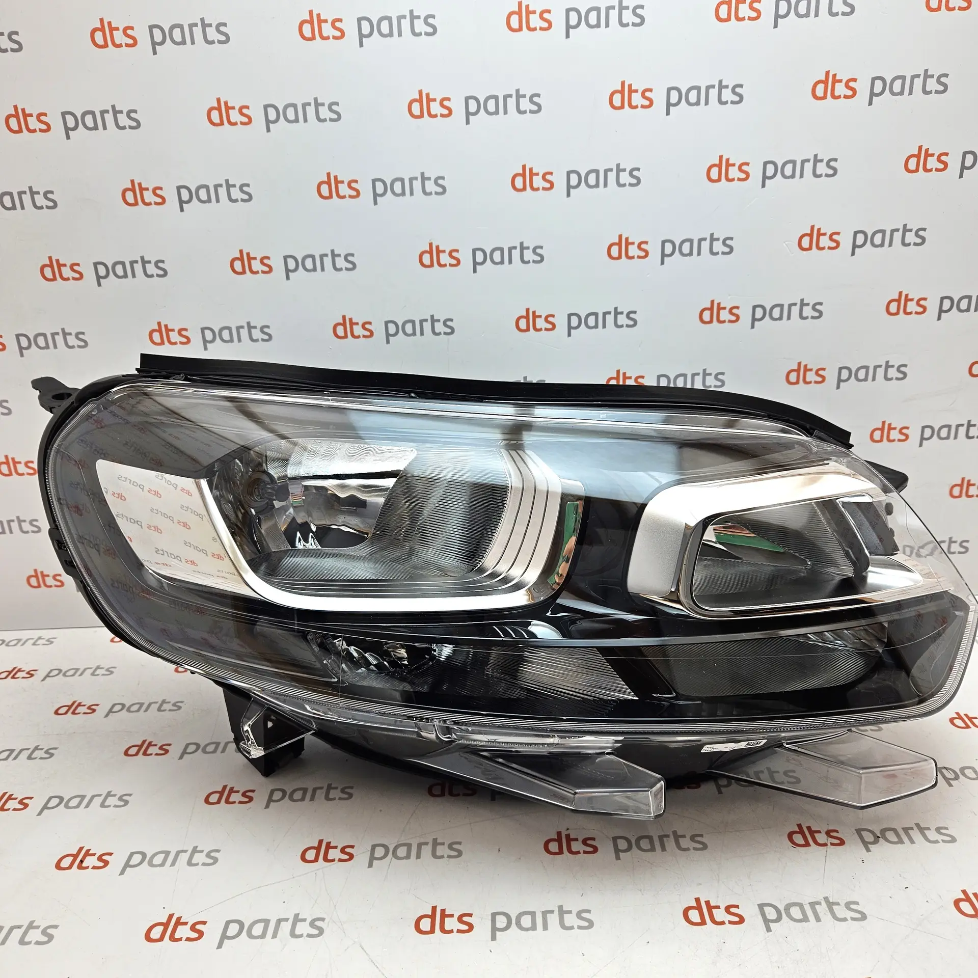 OEM PSA 9808567680 – Right headlight