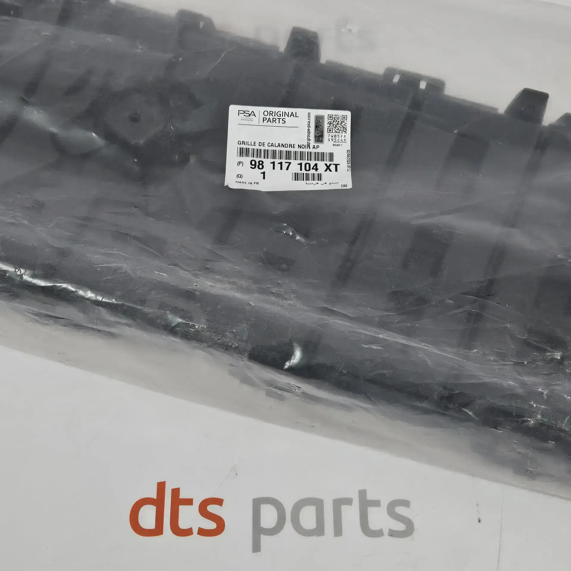 OEM PSA 98117104XT – Front radiator grille