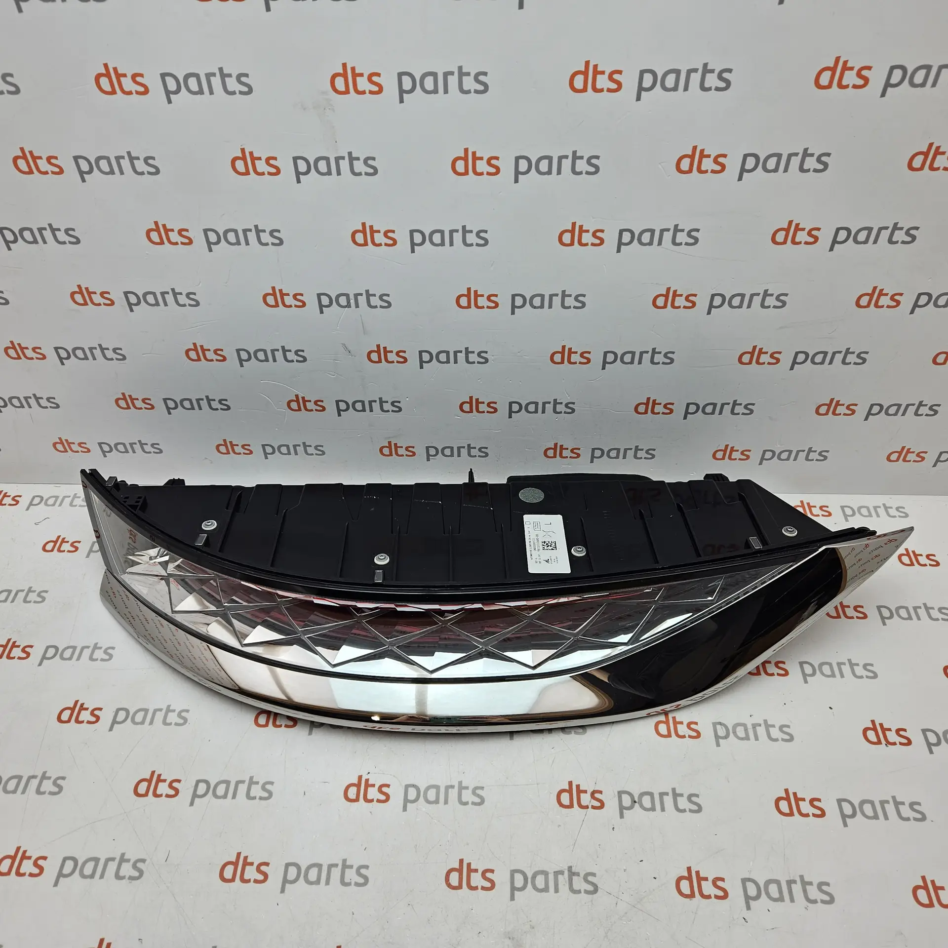 OEM PSA 9815722680 – Left-side (Nearside) rear lamp assembly