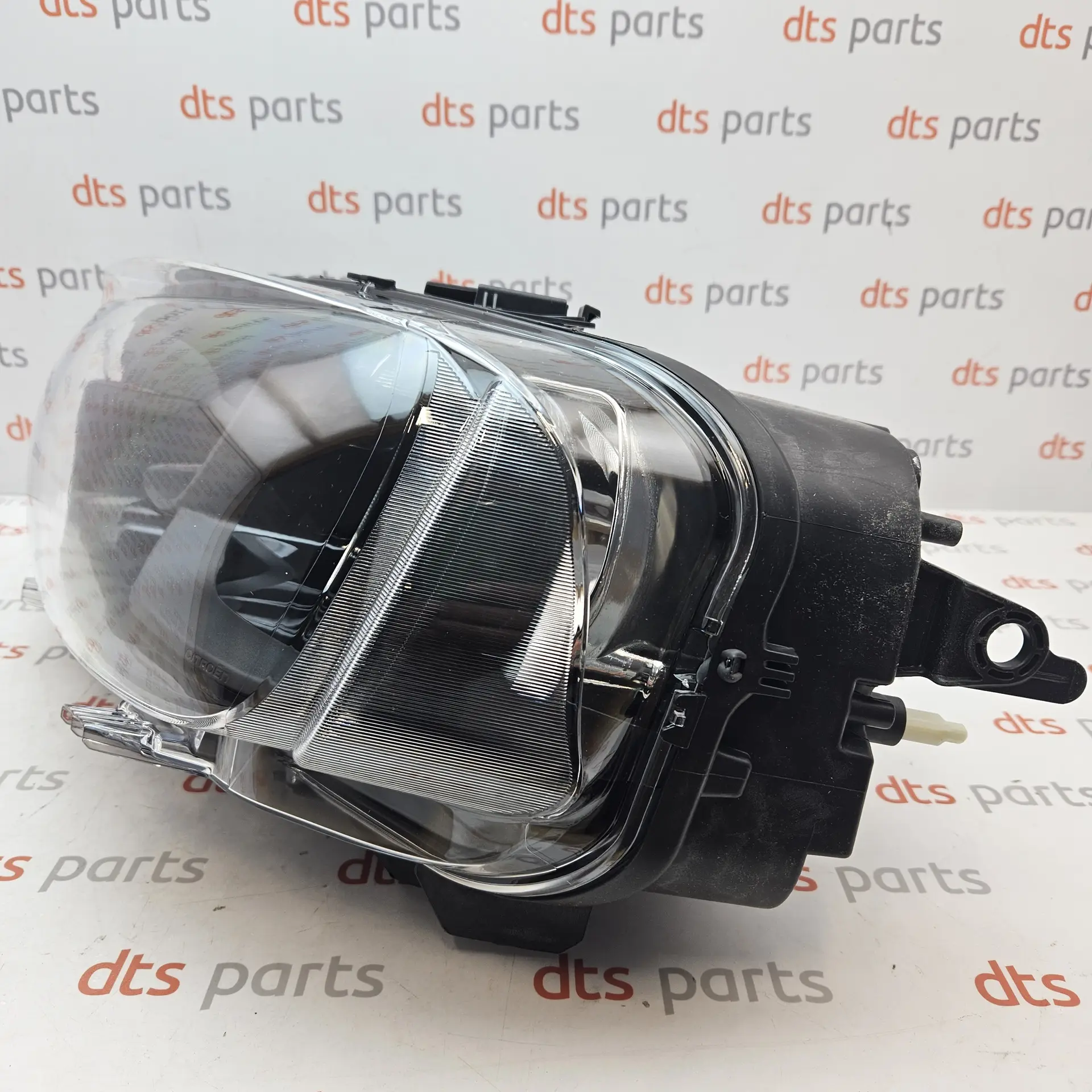 OEM Citroen 9816825180 – Halogen headlight assembly