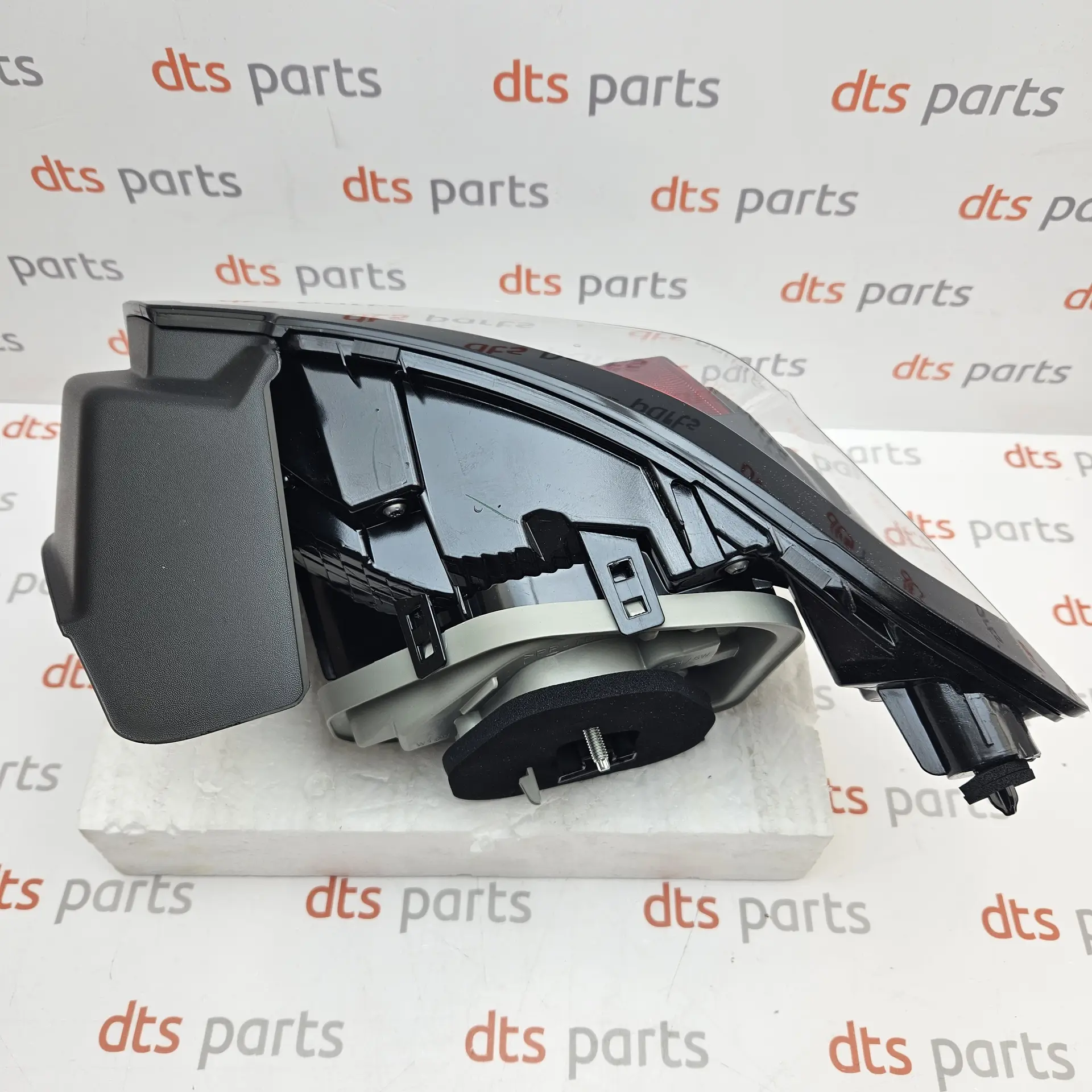 OEM PSA 9823216780 – TAIL-LIGHT LH