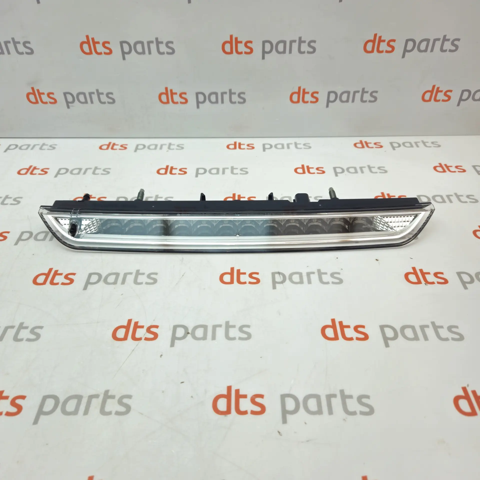 OEM PSA 9825453680 – Center tailgate light