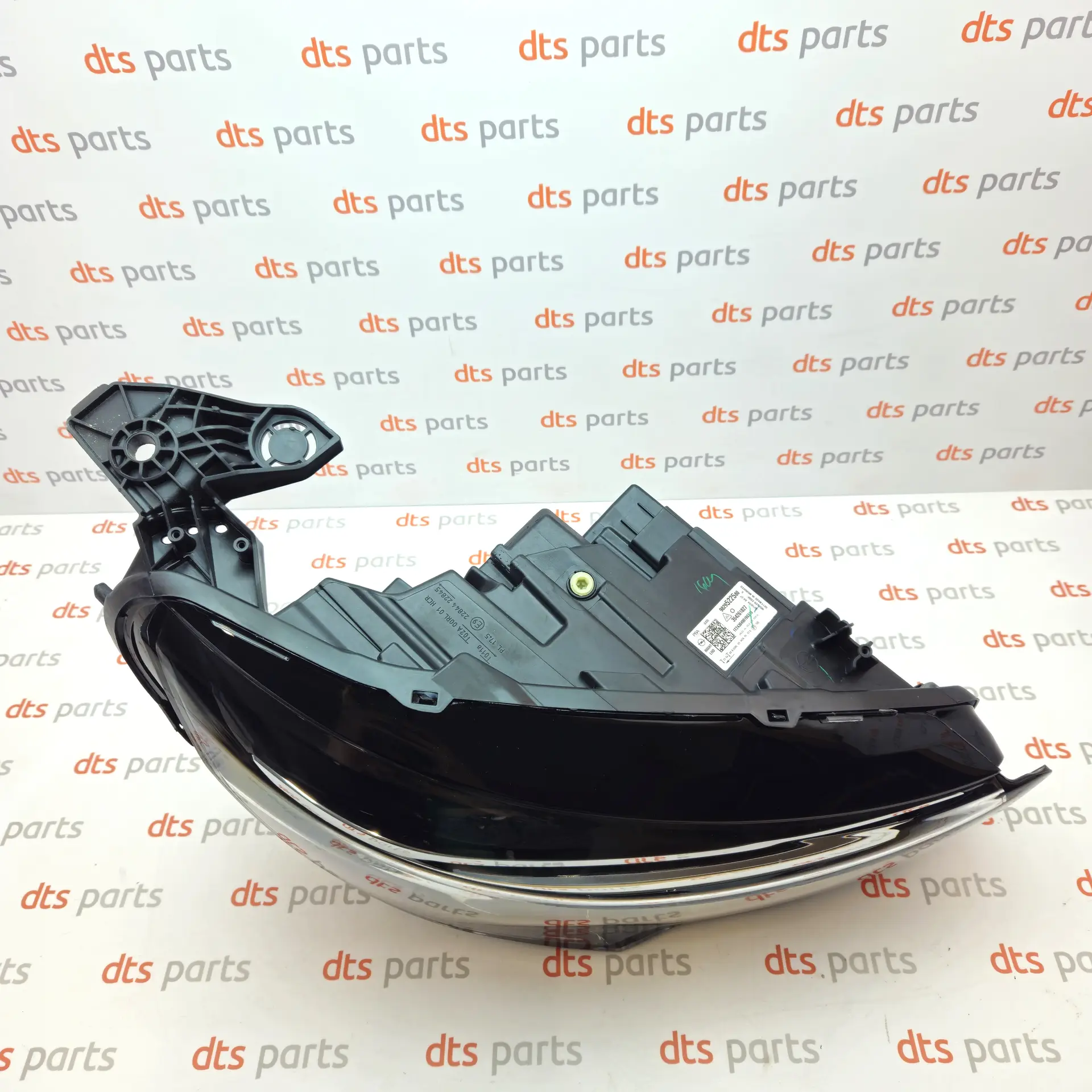 OEM Opel 9829522580 – Right headlight