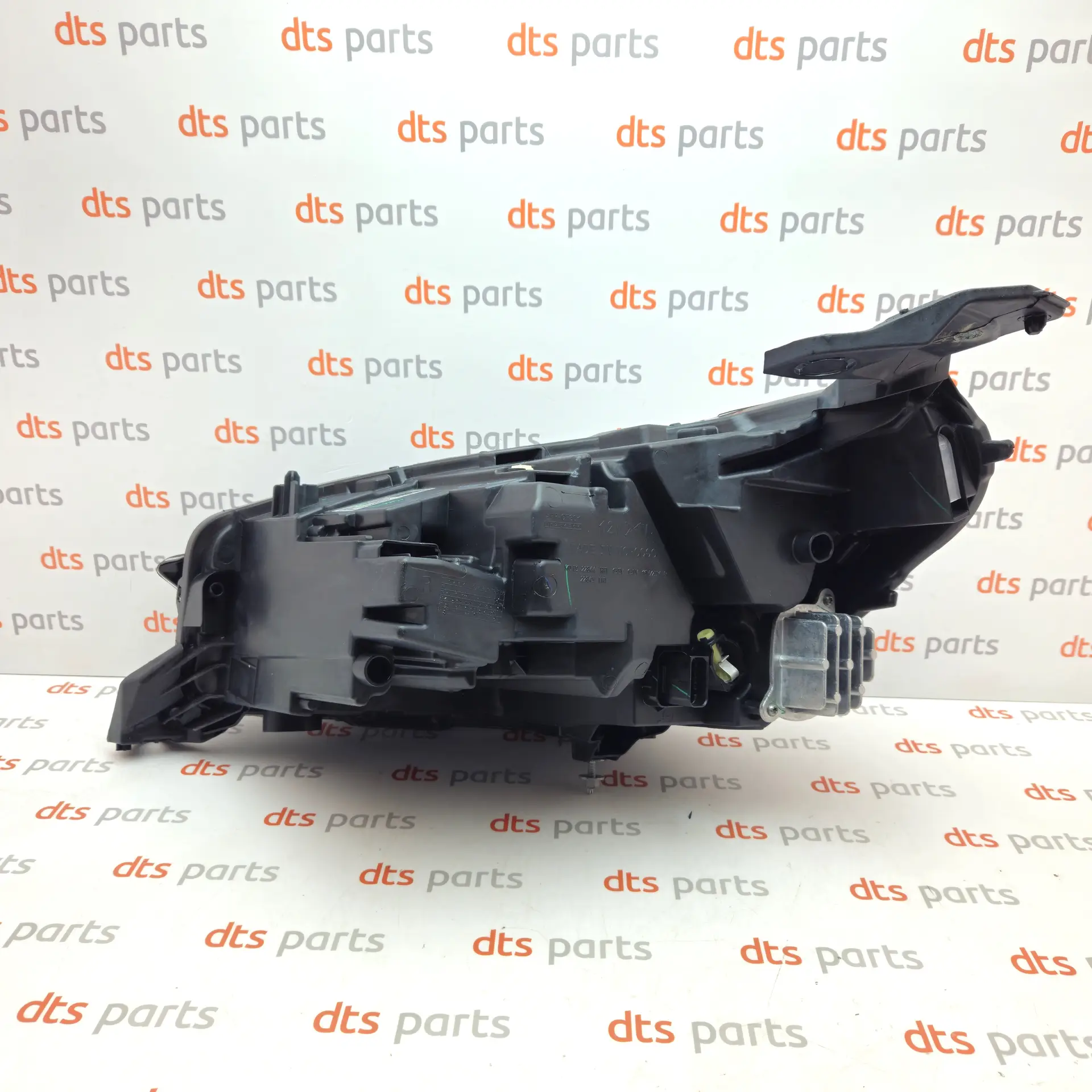 OEM Opel 9829522580 – Right headlight