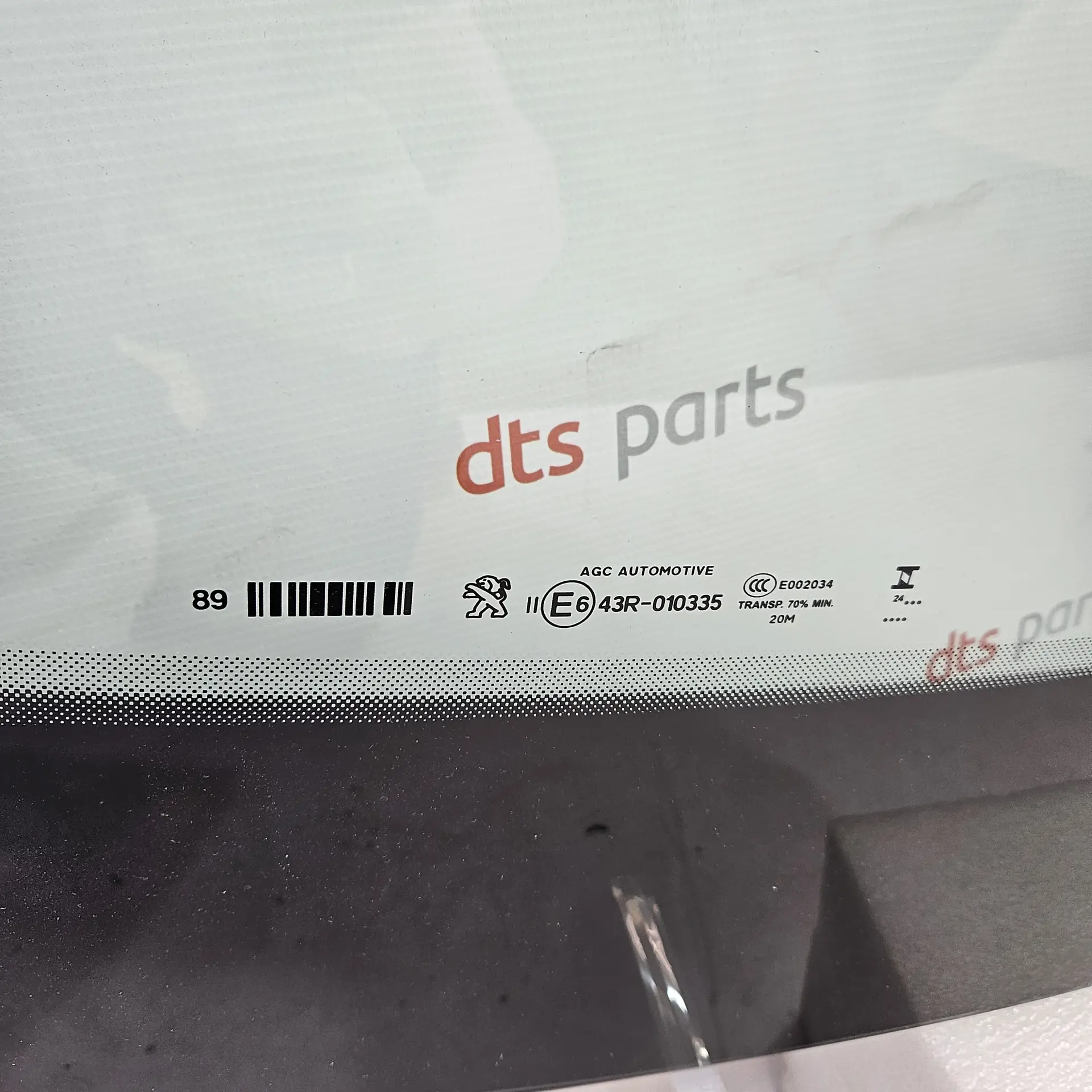 OEM Peugeot 9844988980 – Front windscreen