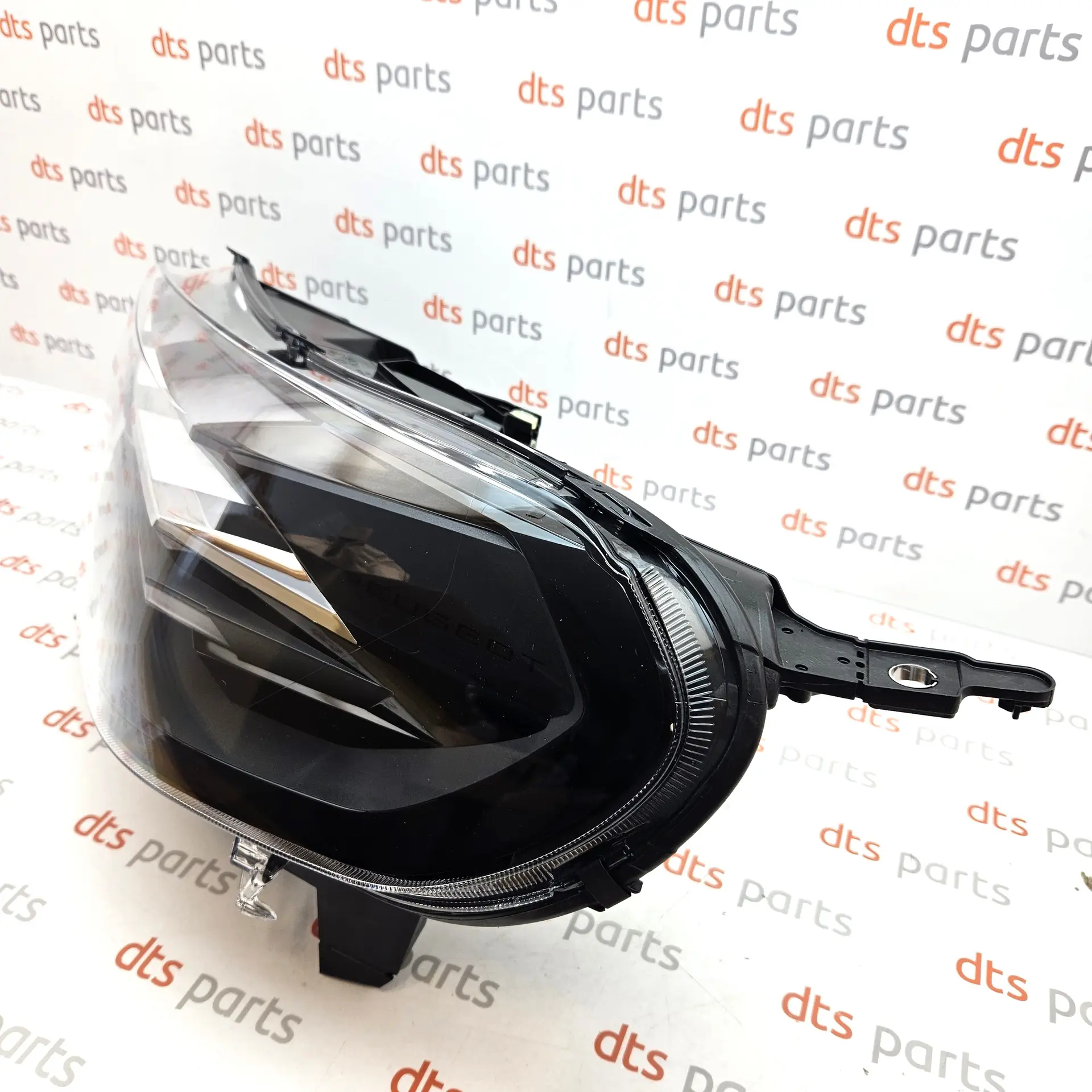 OEM PSA 9847209080 – Left headlight