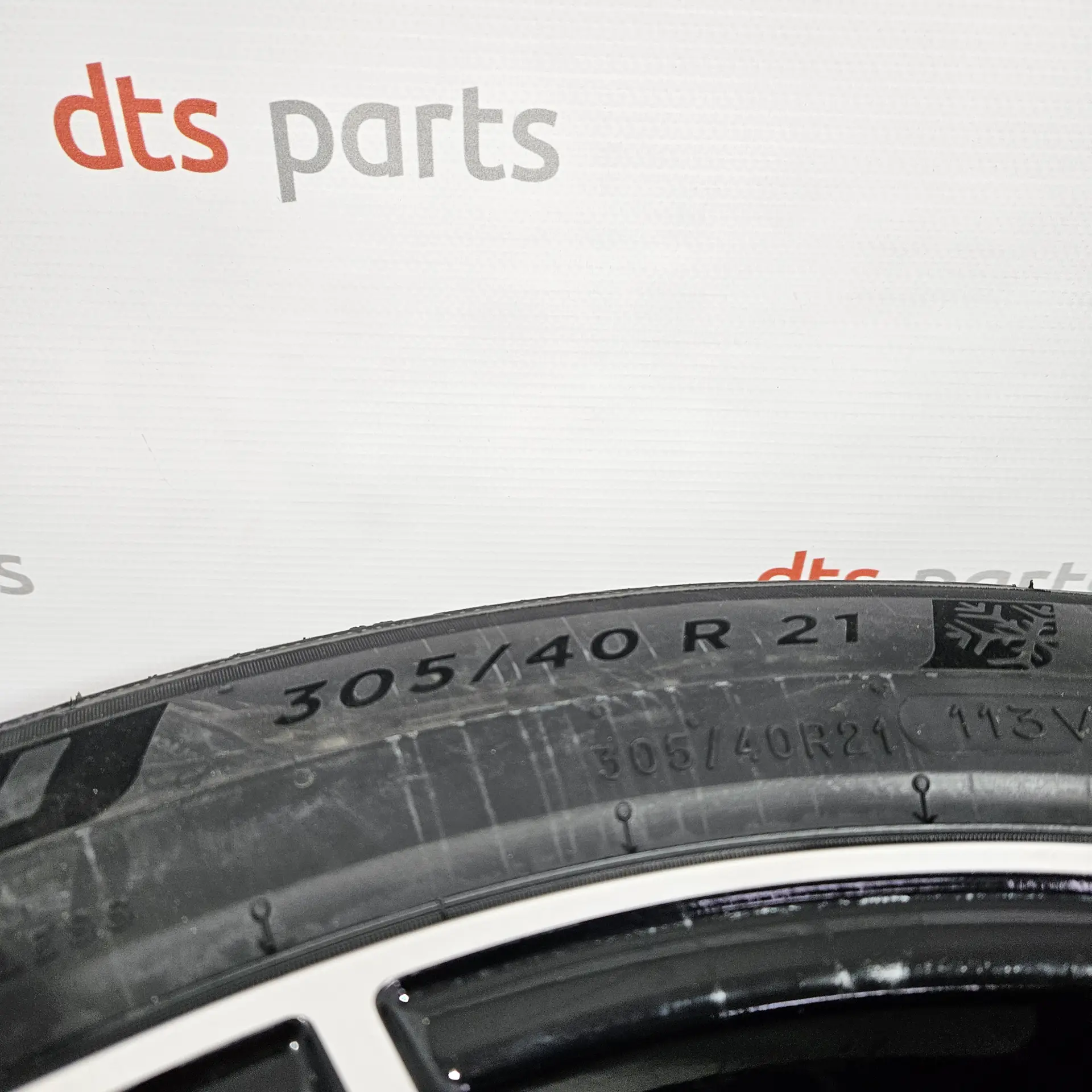 OEM Porsche 9Y0601025CDQO1 – New wheel + tyre set 9,5JX21ET 46 & 11JX21 ET 58