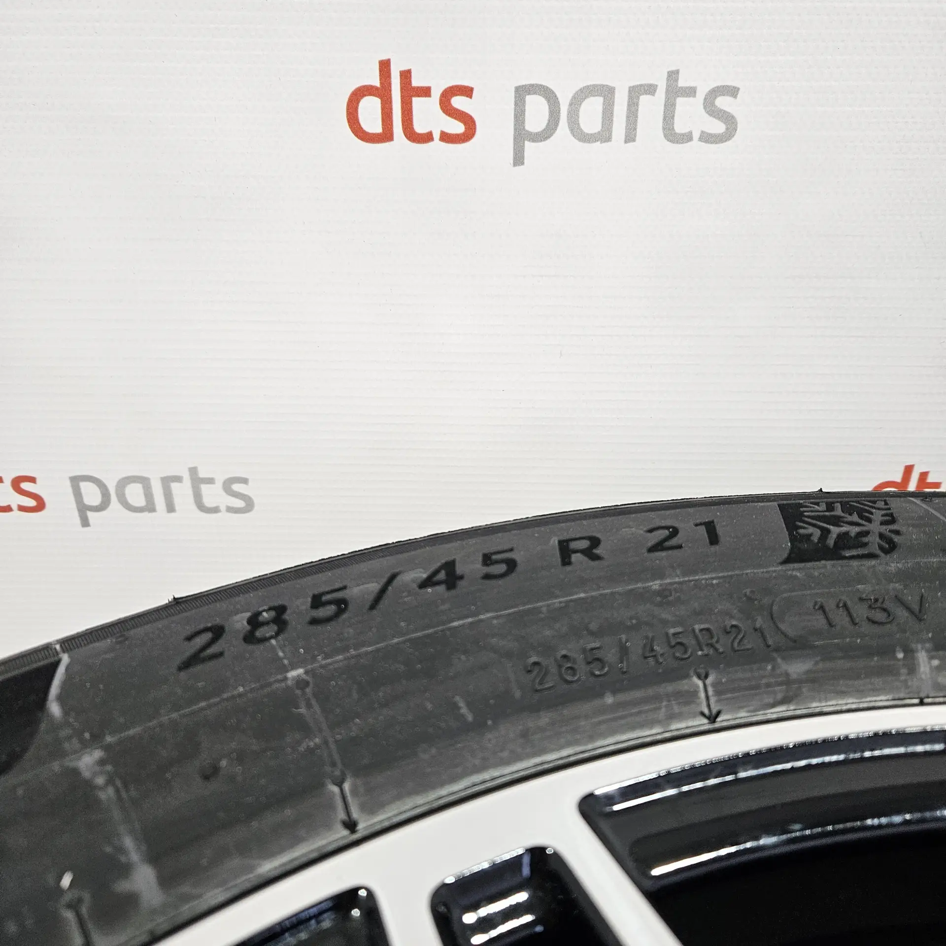 OEM Porsche 9Y0601025CDQO1 – New wheel + tyre set 9,5JX21ET 46 & 11JX21 ET 58