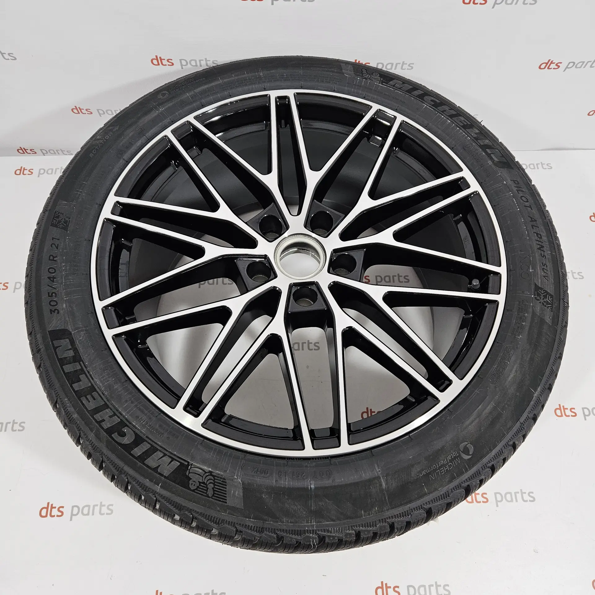 OEM Porsche 9Y0601025CDQO1 – New wheel + tyre set 9,5JX21ET 46 & 11JX21 ET 58