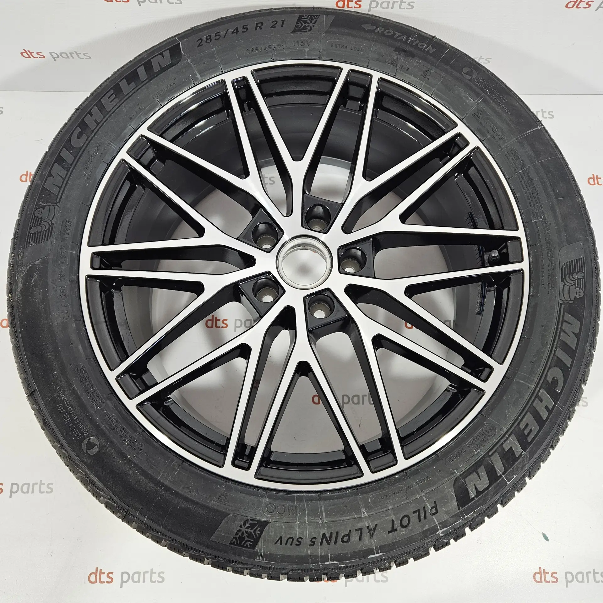 OEM Porsche 9Y0601025CDQO1 – New wheel + tyre set 9,5JX21ET 46 & 11JX21 ET 58