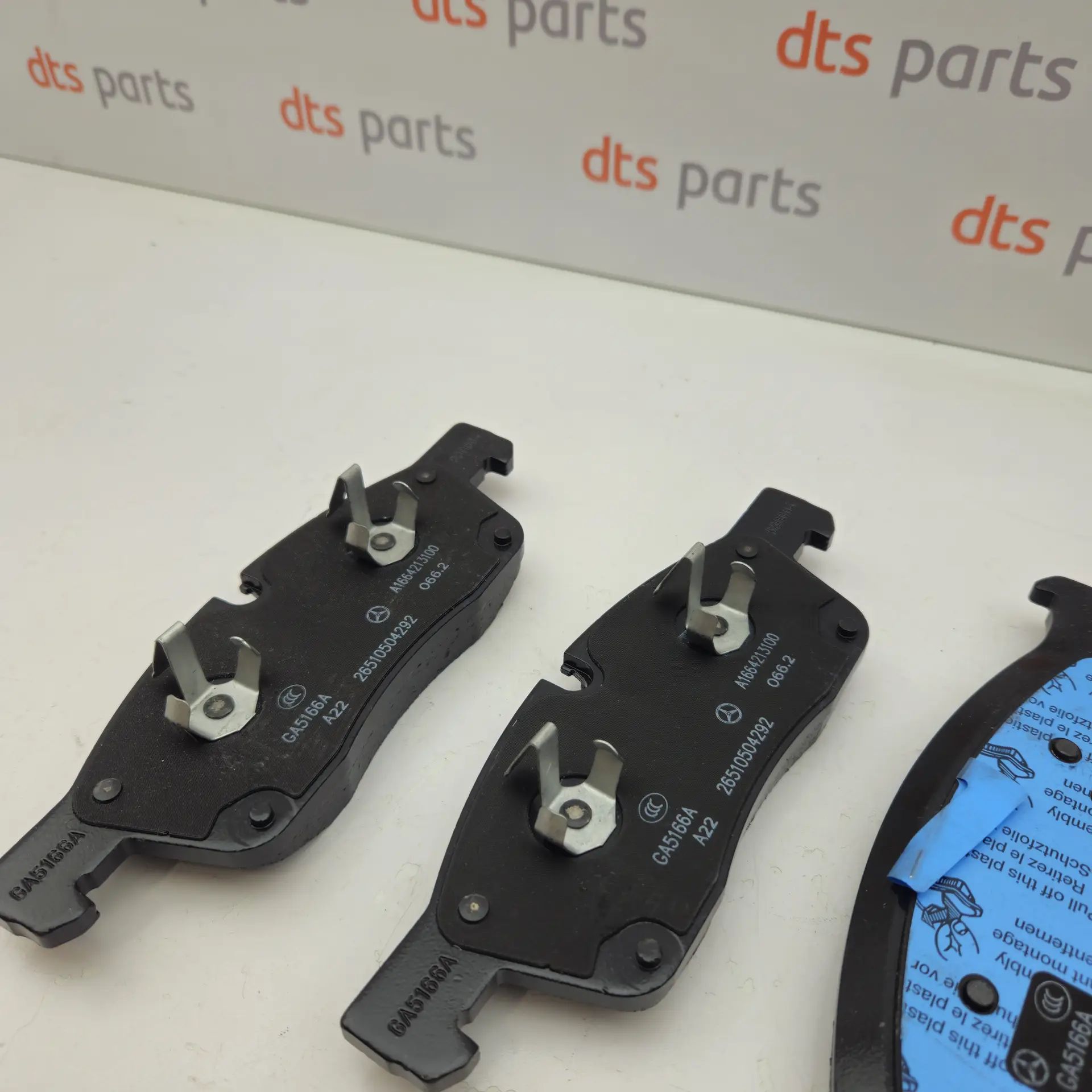 OEM Mercedes Benz A0004208804 – Front brake pad set