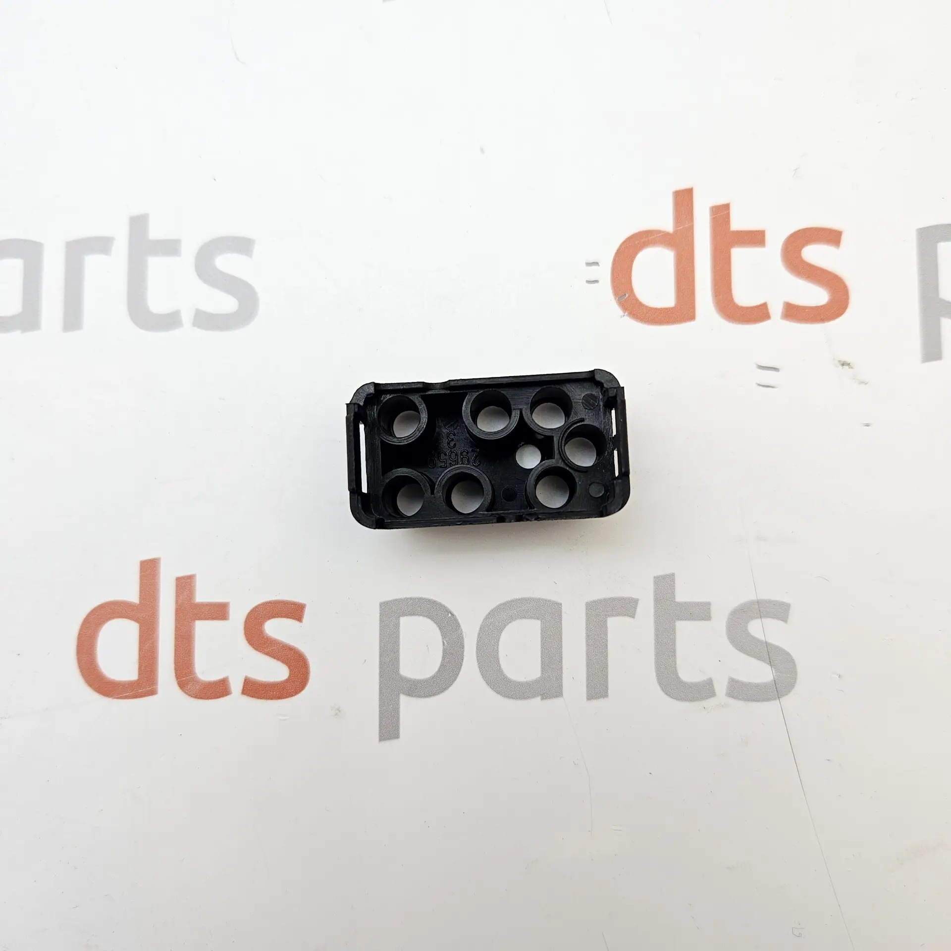 OEM Mercedes Benz A0008212626 – 7-Pole Electrical Plug / Connector Housing