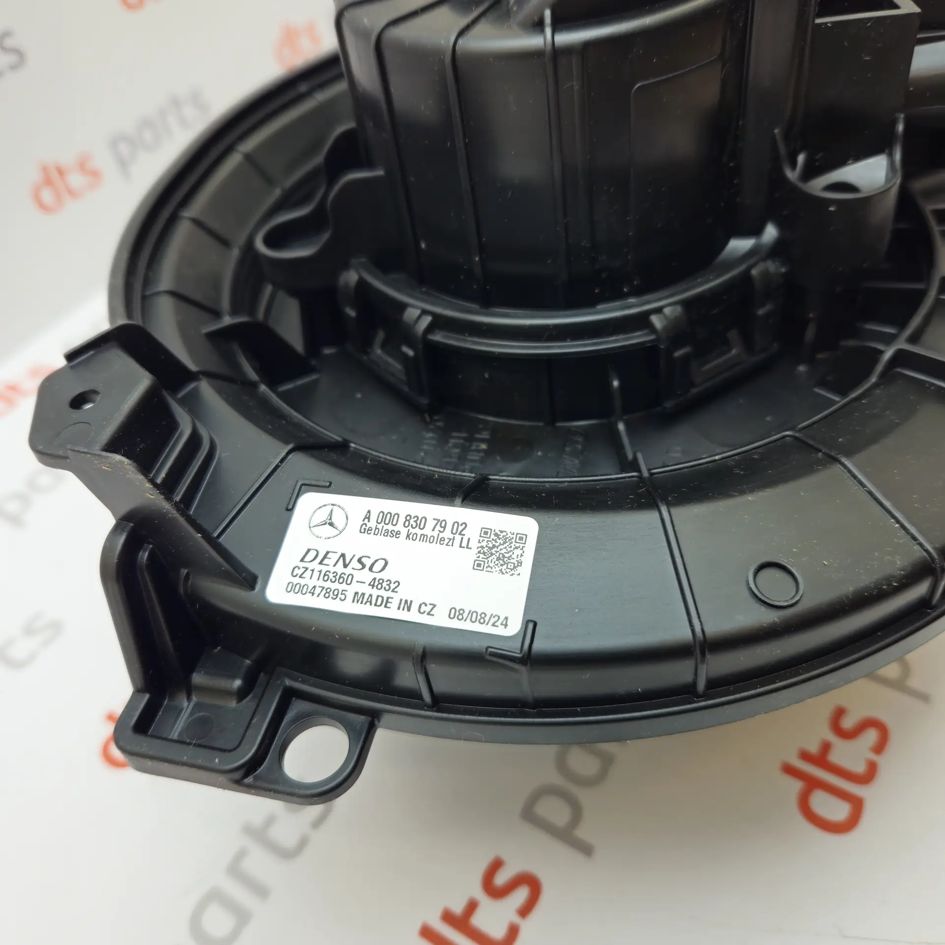 OEM Mercedes A0008307902 – Heater blower fan