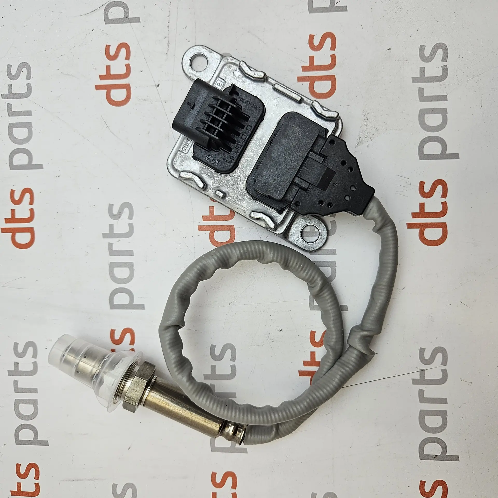 OEM Mercedes Benz A0009050419 – Nitrogen oxide sensor probe with electronic control unit