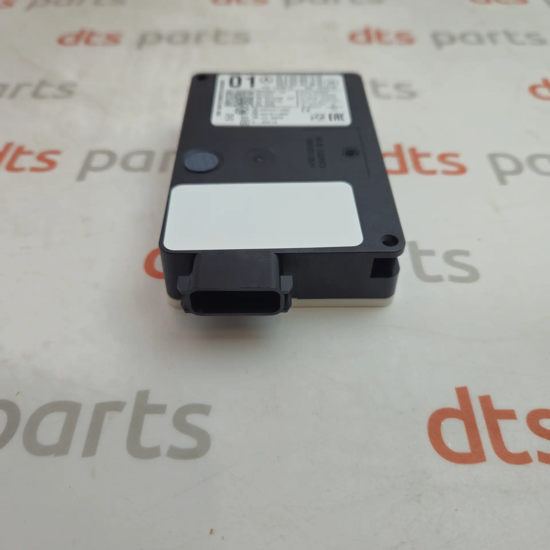 OEM Mercedes A000905740564 – Distance sensor / Blind spot assist module