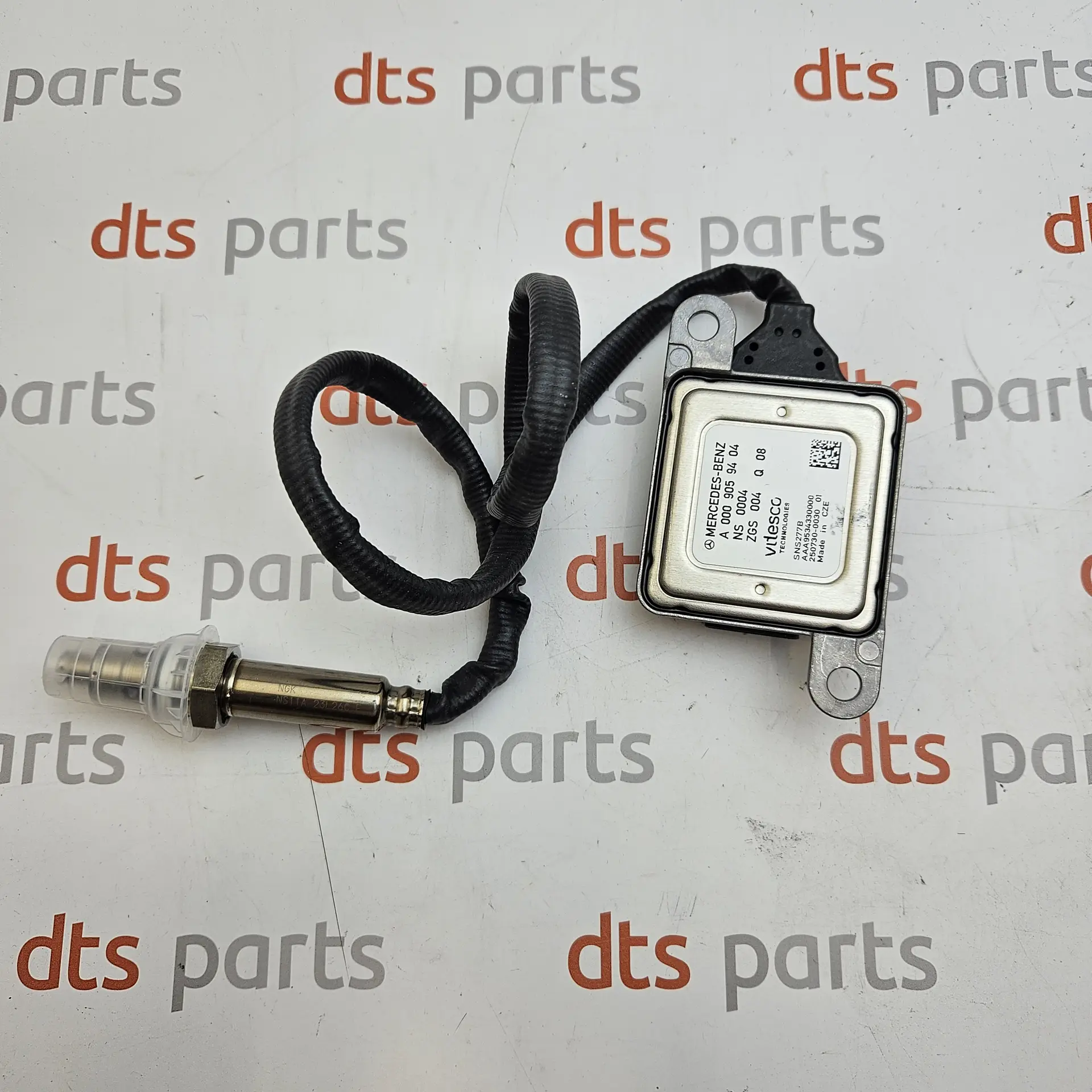 OEM Mercedes Benz A000905940464 – Nitrogen oxide sensor probe with electronic control unit