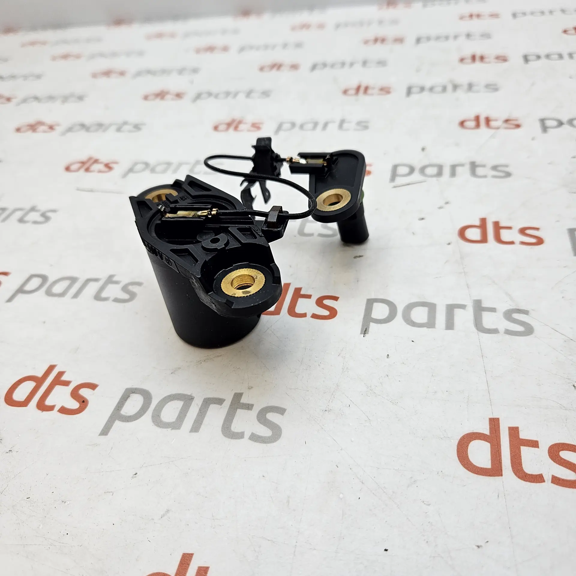 OEM Mercedes Benz A0011530332 – Engine oil level sensor