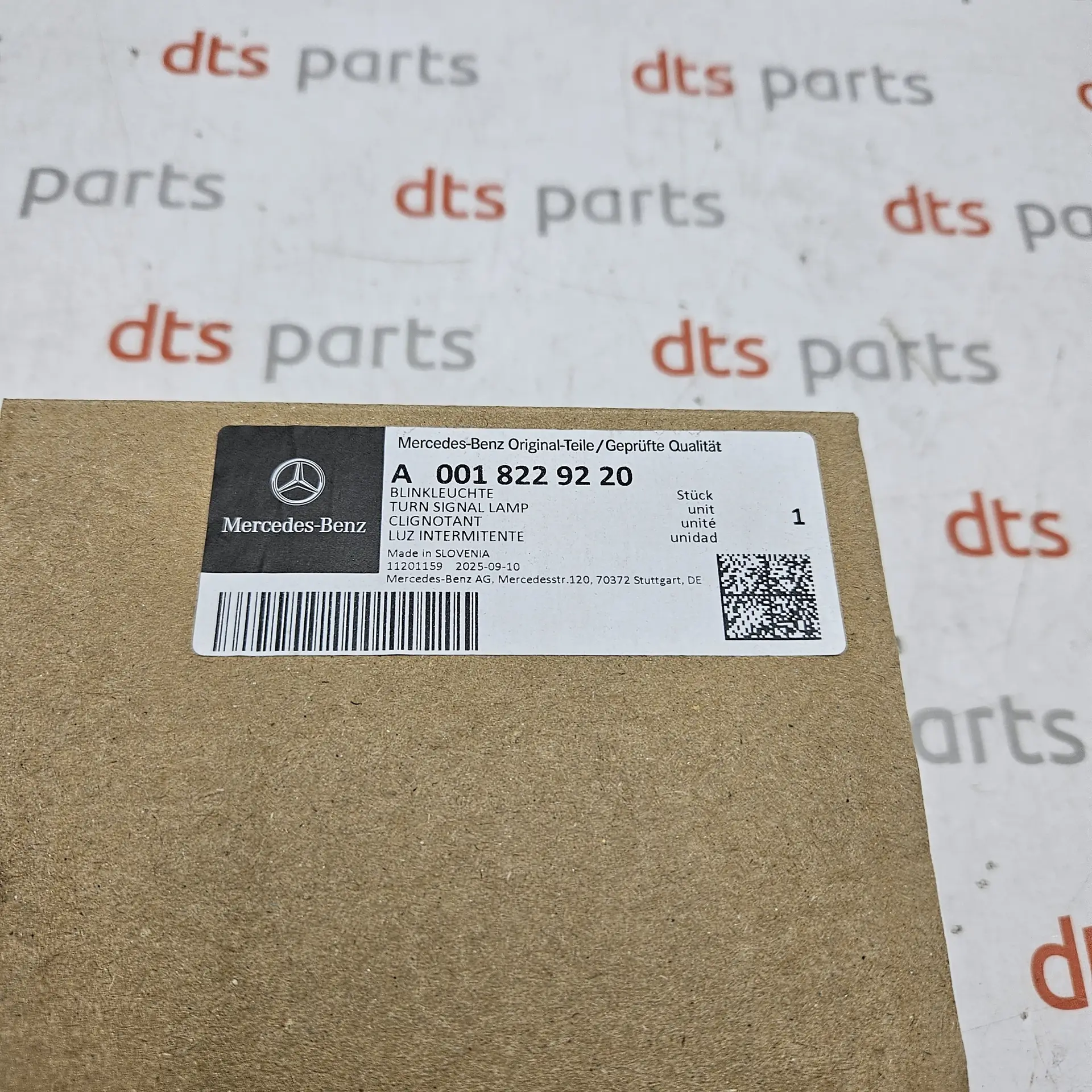 OEM Mercedes A0018229220 – Right wing mirror turn signal indicator