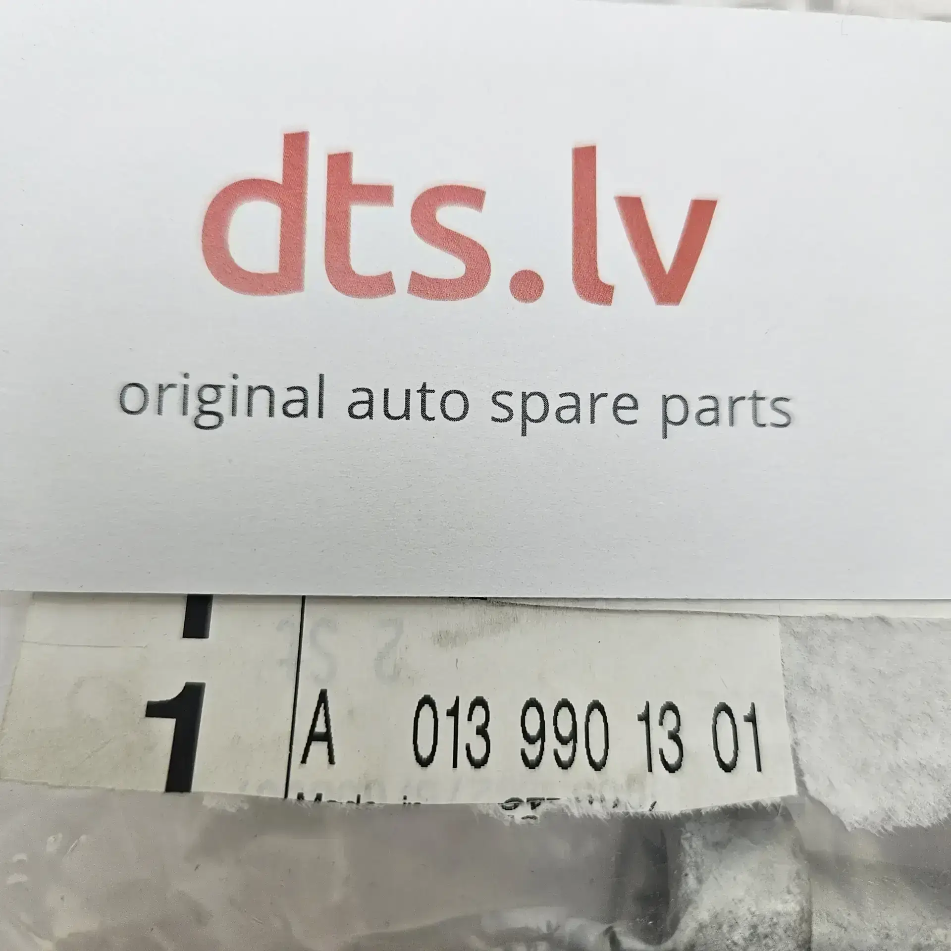 OEM Mercedes A0139901301 – Screw