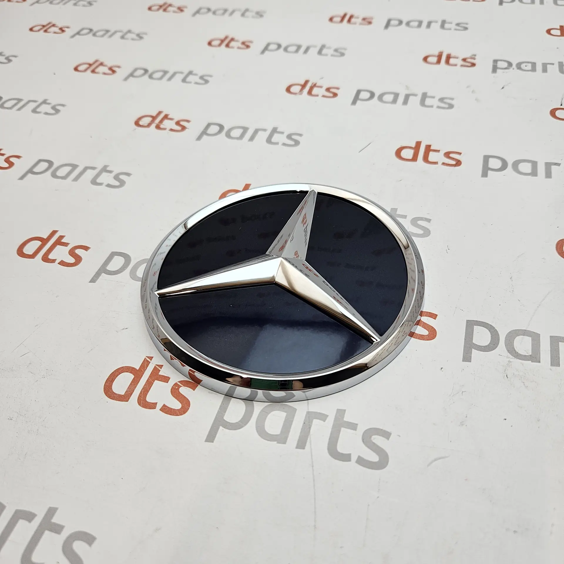 OEM Mercedes Benz A09981085005 – Rear tailgate / boot lid Mercedes star emblem